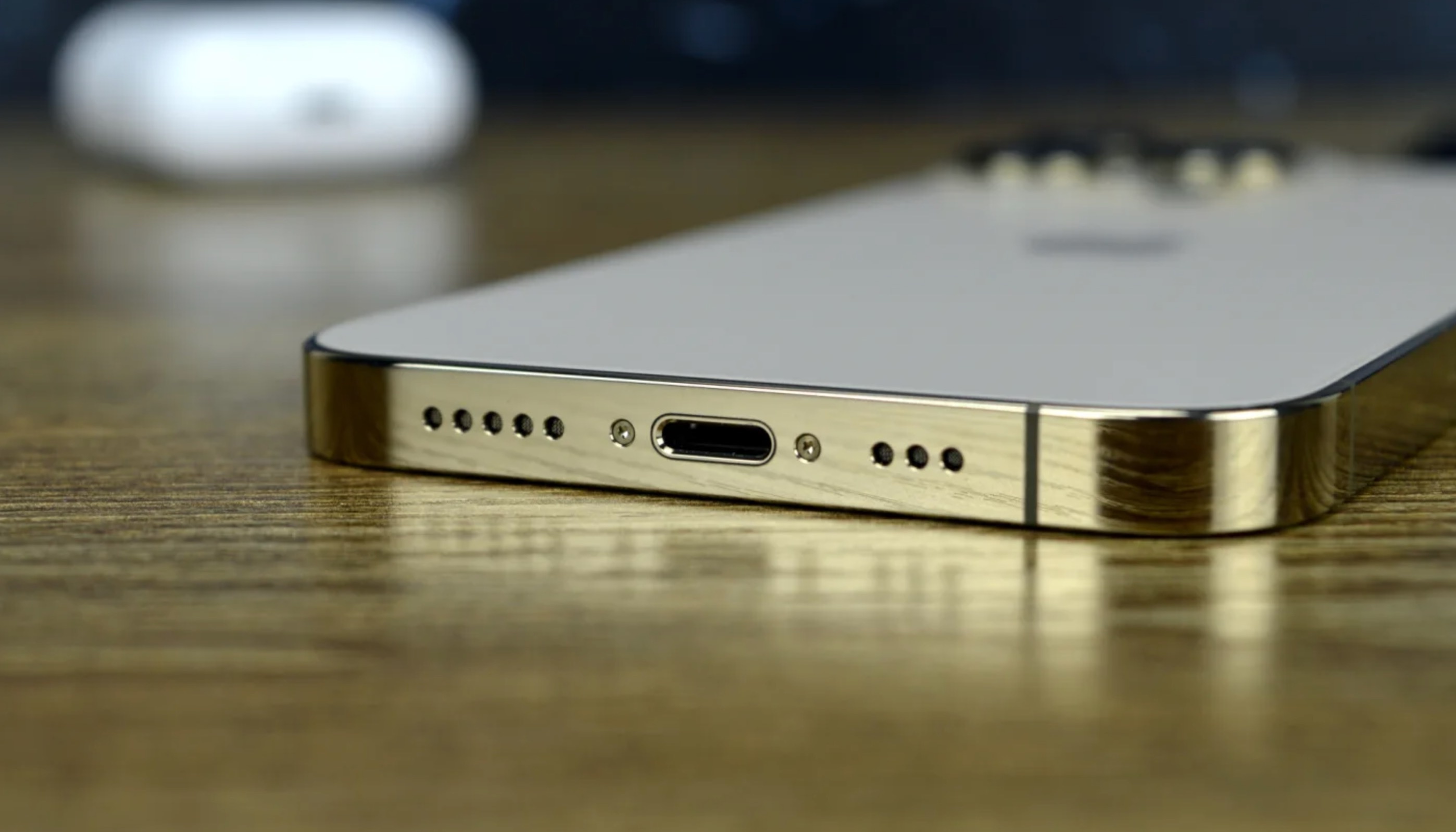 Apple thu bo cong Lightning tren iPhone anh 1