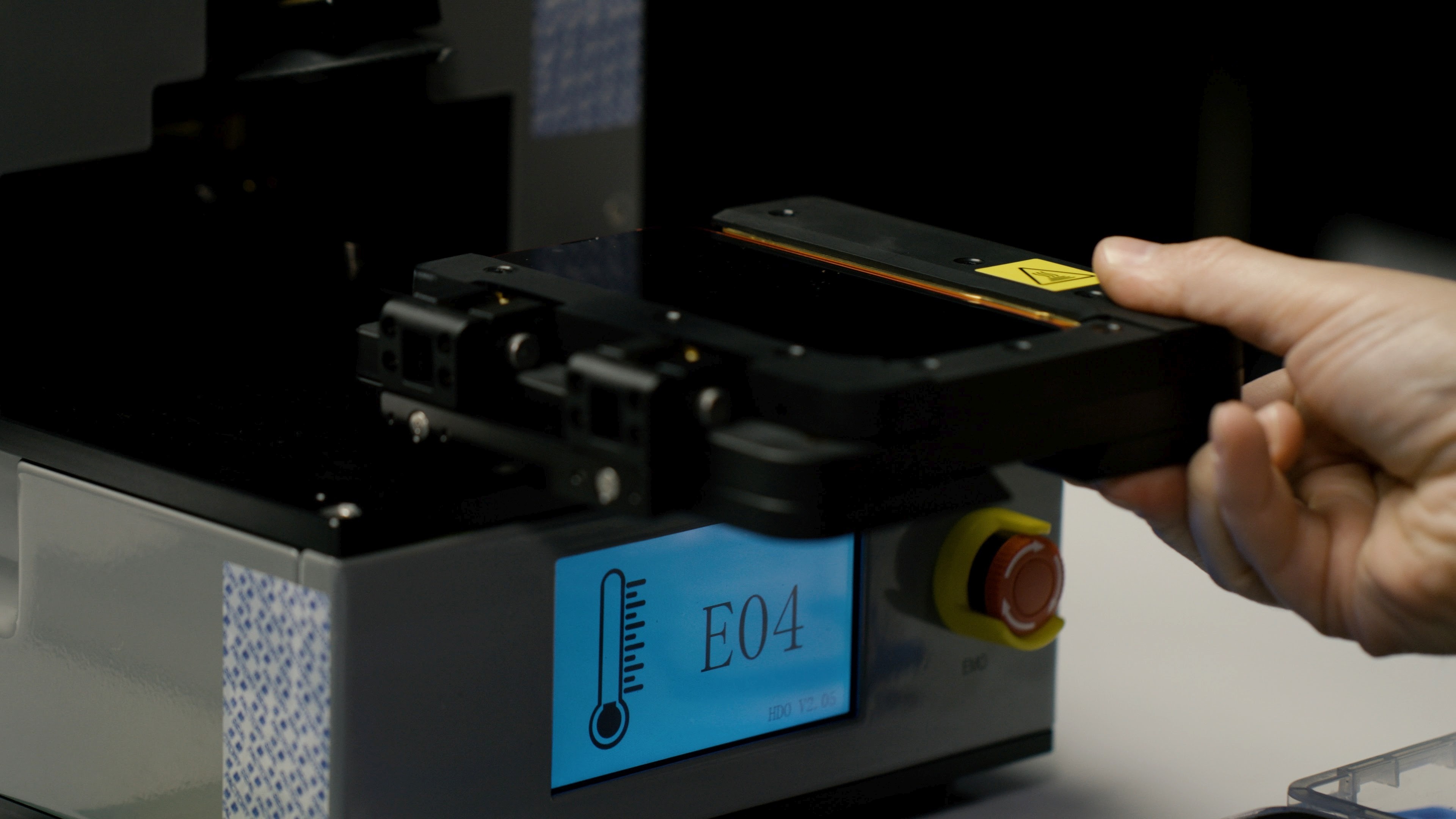 Bo dung cu nang 35 kg de thay pin iPhone anh 4