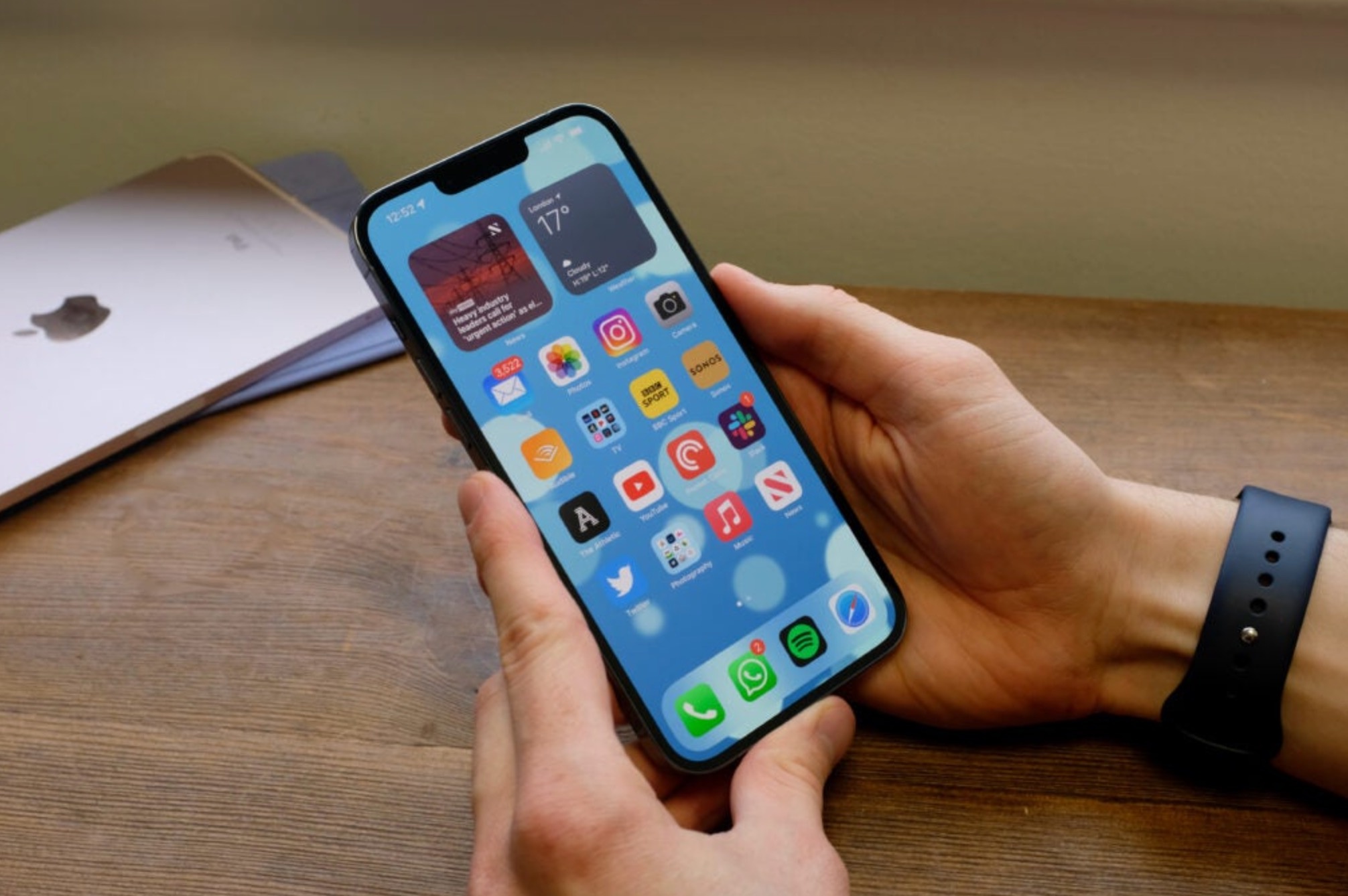 Gian lan thong so, cong ty man hinh Trung Quoc xin Apple tha thu hinh anh