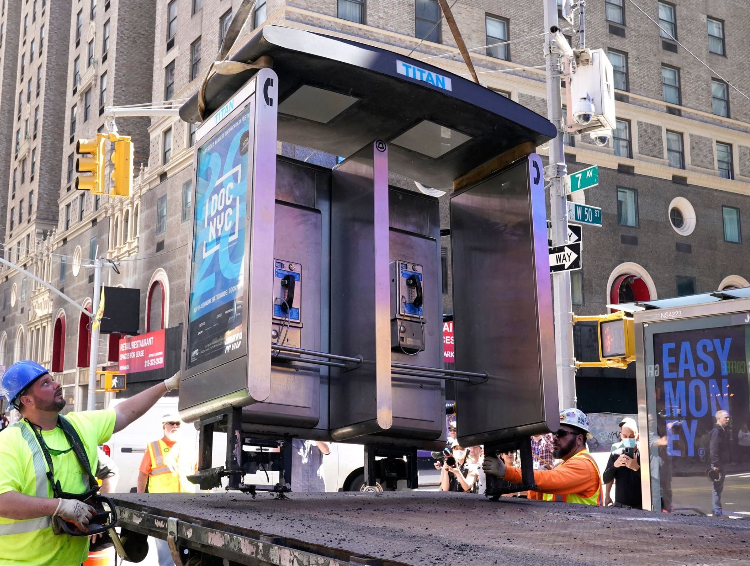 Bot dien thoai cuoi cung o New York da bi go bo hinh anh