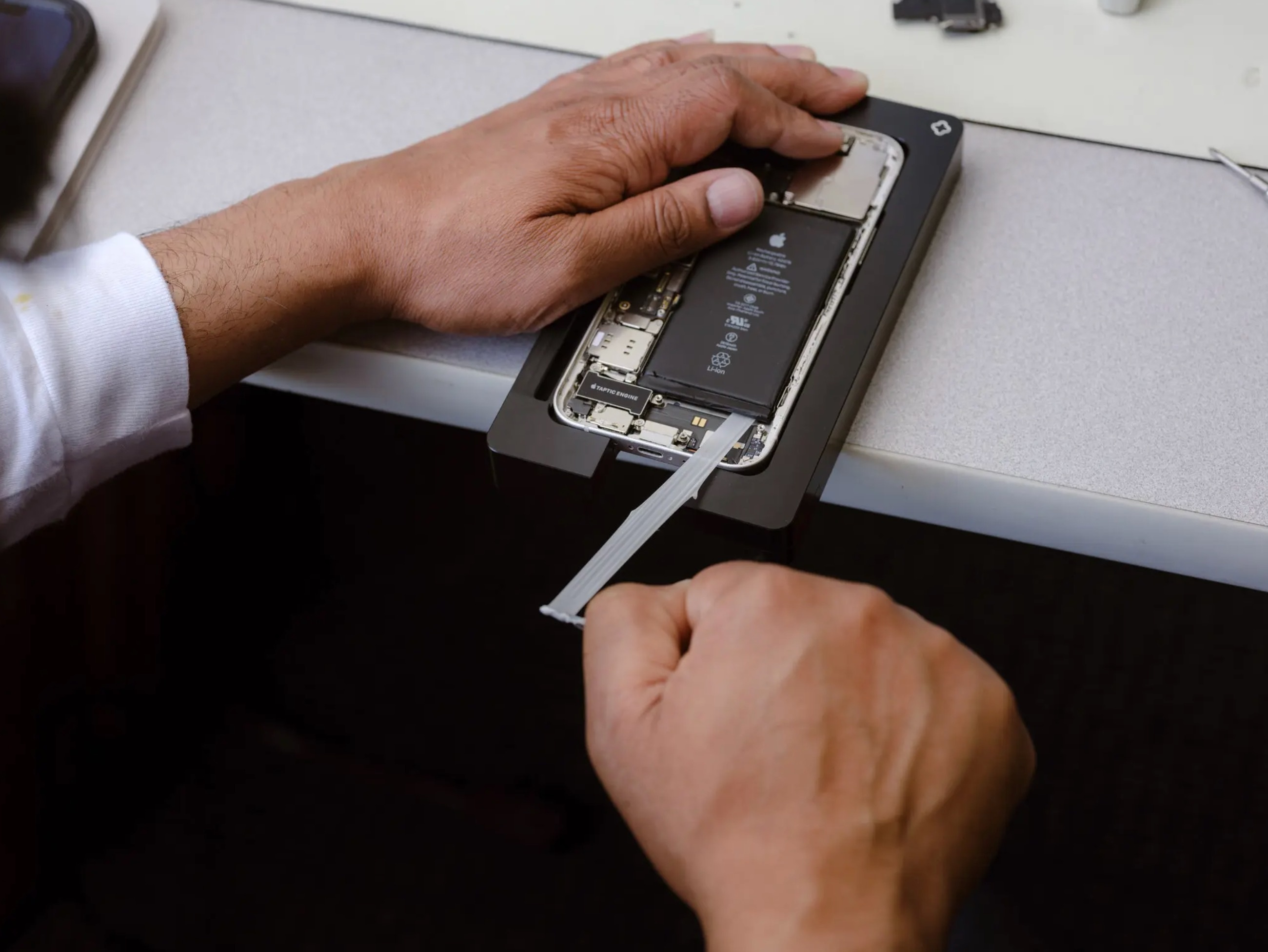 'Ac mong' khi tu thay pin cho iPhone anh 4