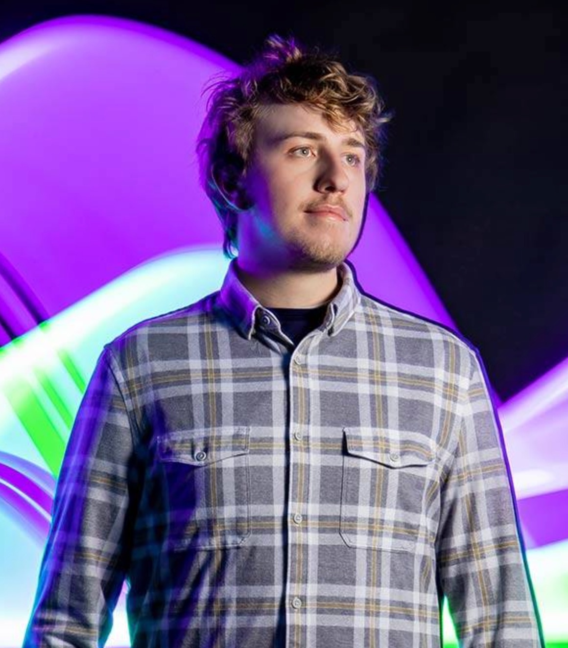 Chang sinh vien chup anh tot nghiep cung nguyet thuc anh 1