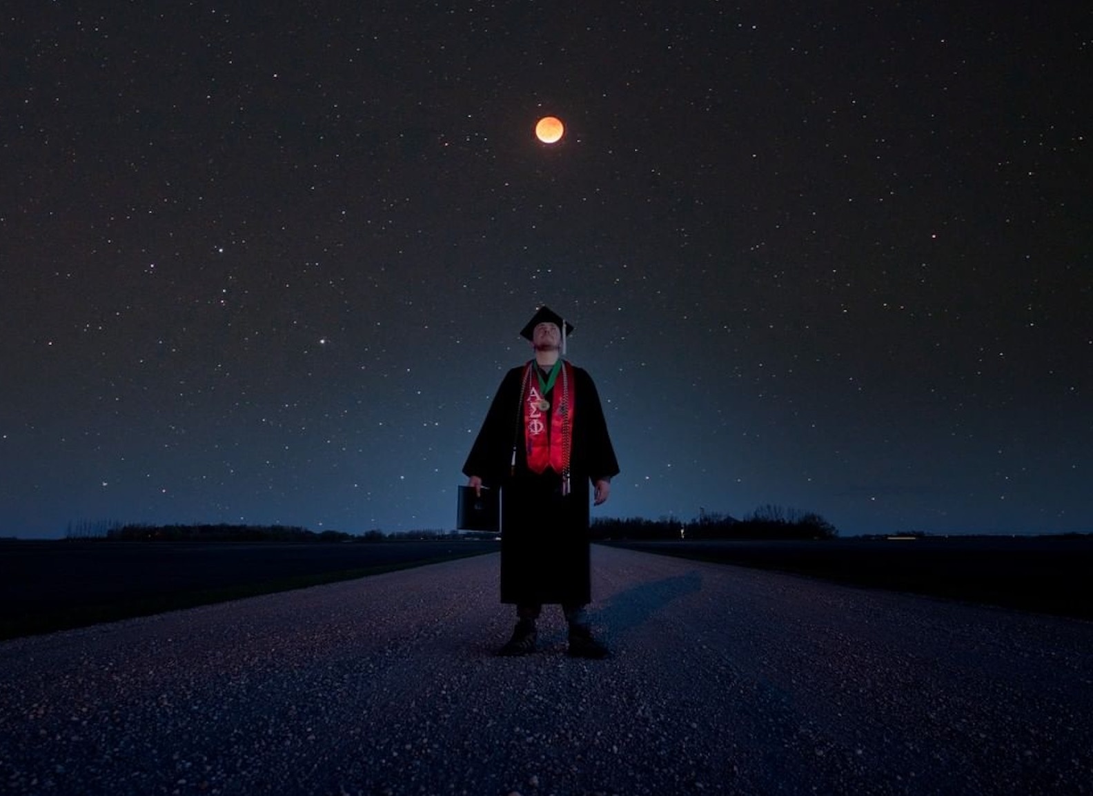 Chup anh tot nghiep cung nguyet thuc hinh anh