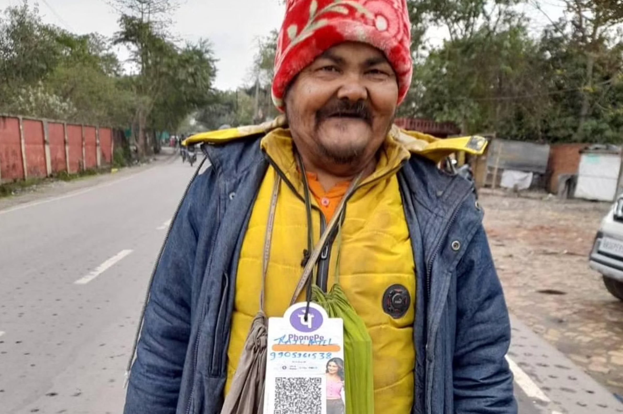 Nguoi an xin tai An Do kiem tien gap doi nho ma QR hinh anh