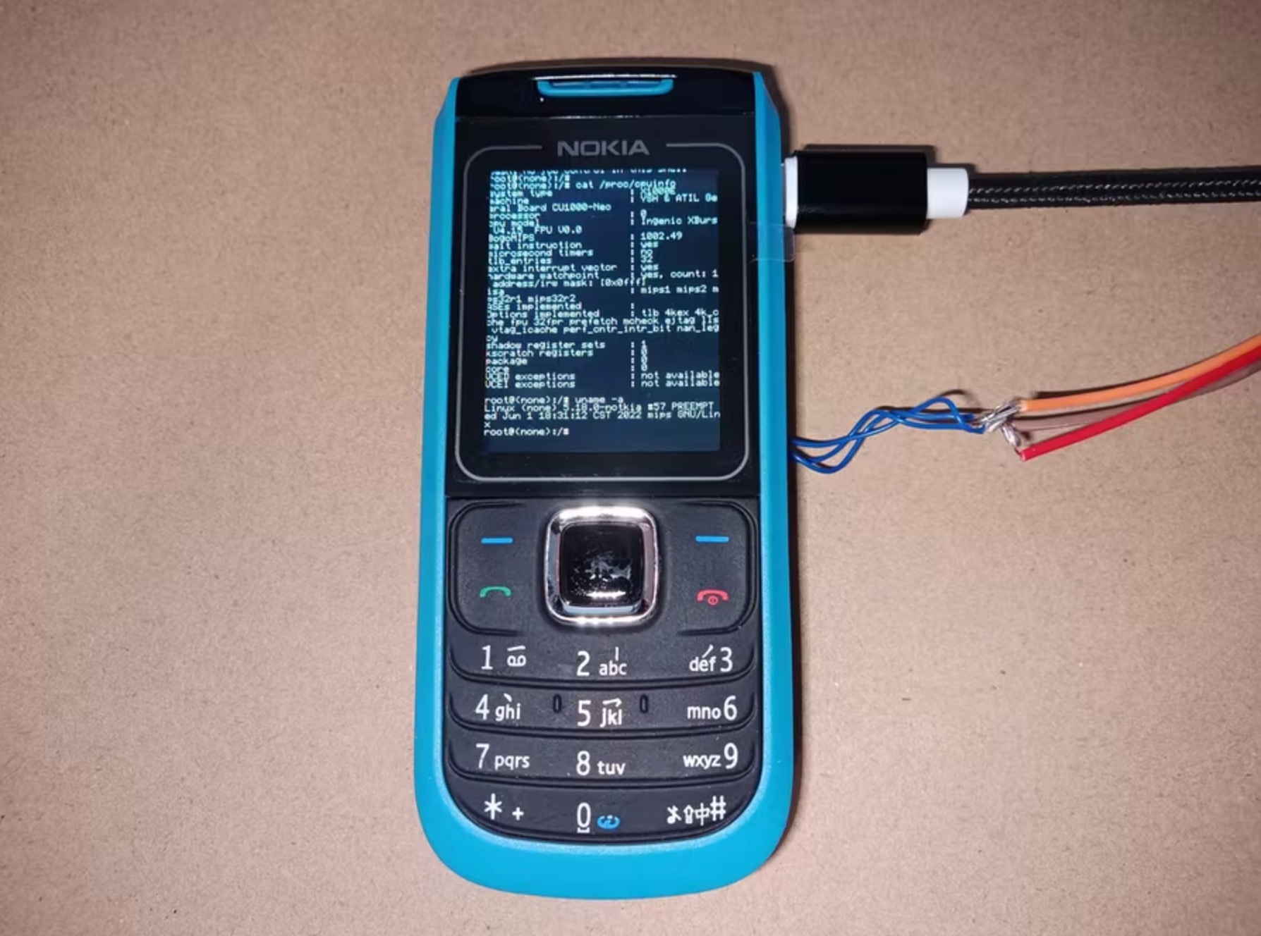 Bien dien thoai Nokia 'cuc gach' thanh may tinh hinh anh