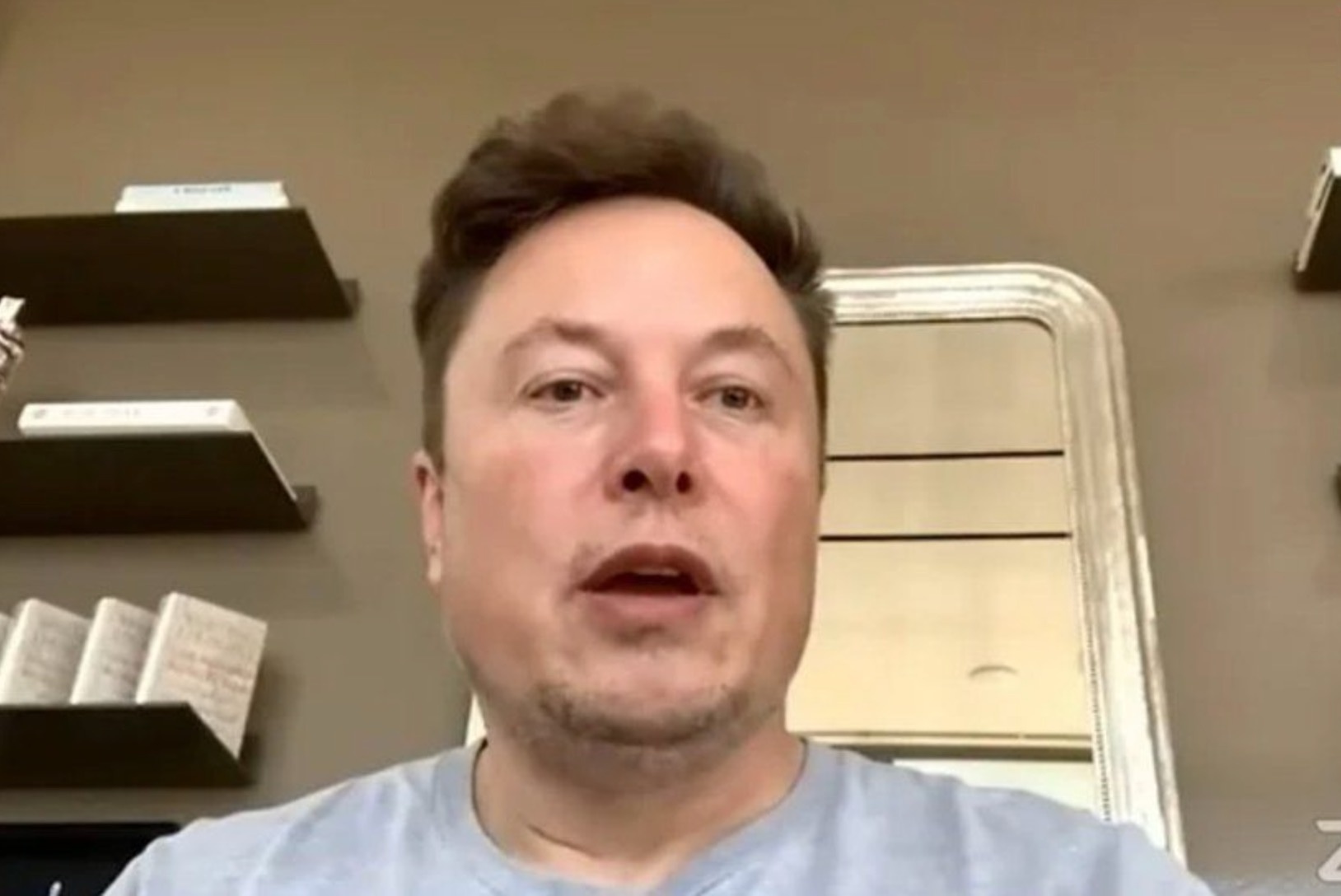 Elon Musk than phien vi bi mao danh tren YouTube hinh anh