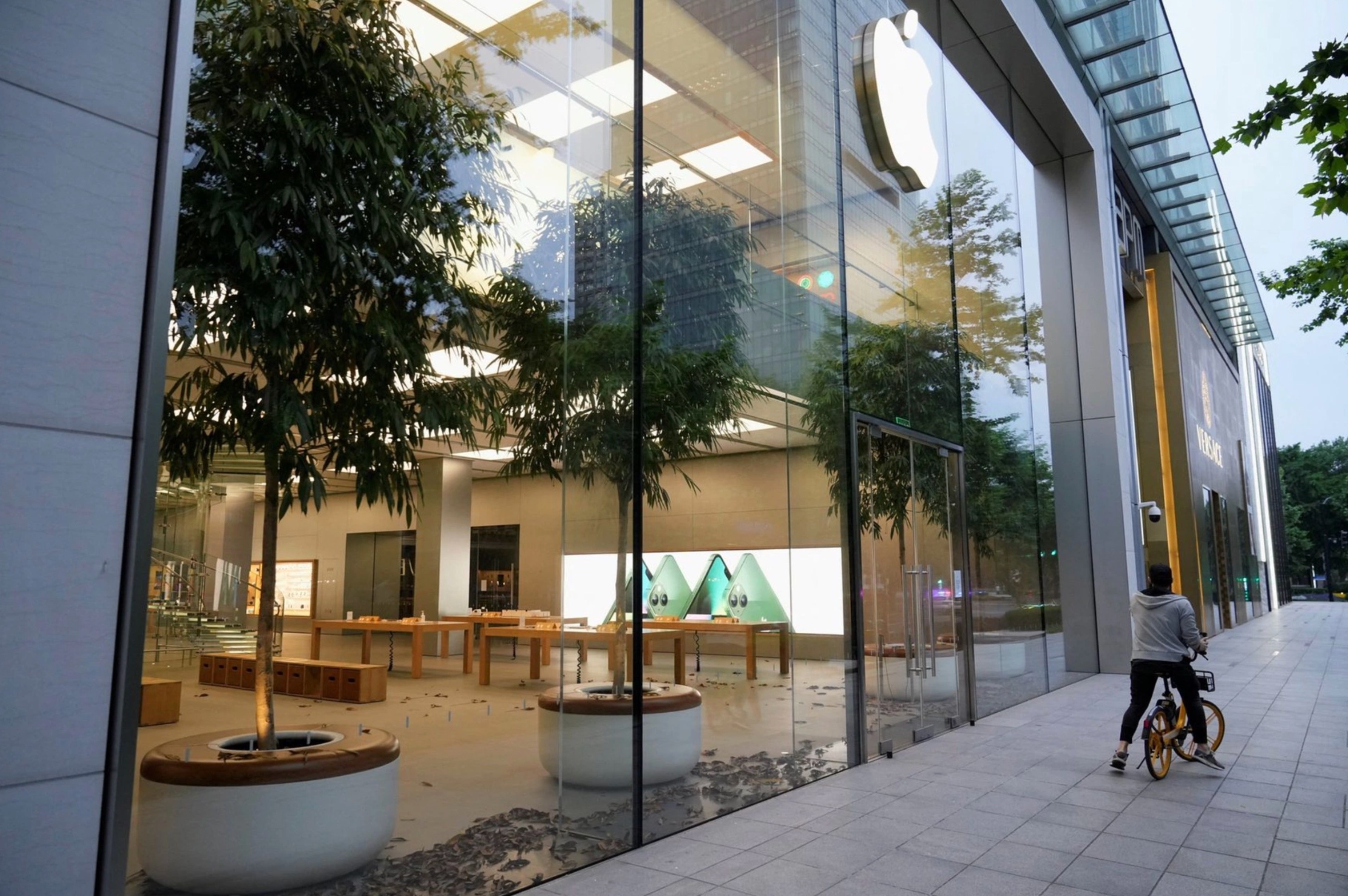 Pegatron can nhac lap rap iPhone tai Viet Nam anh 2