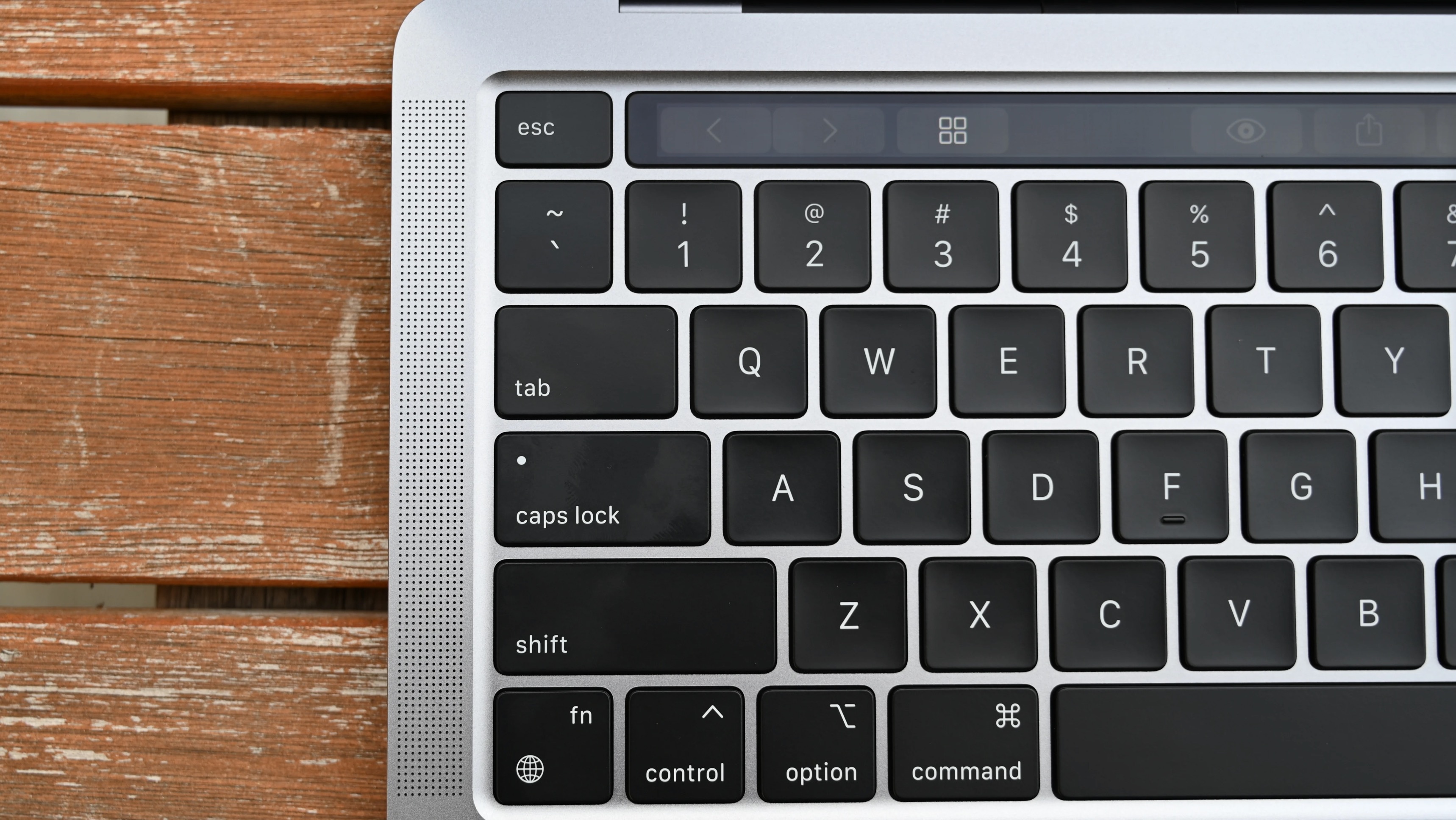 Danh gia Apple MacBook Pro 13 inch M2 anh 9