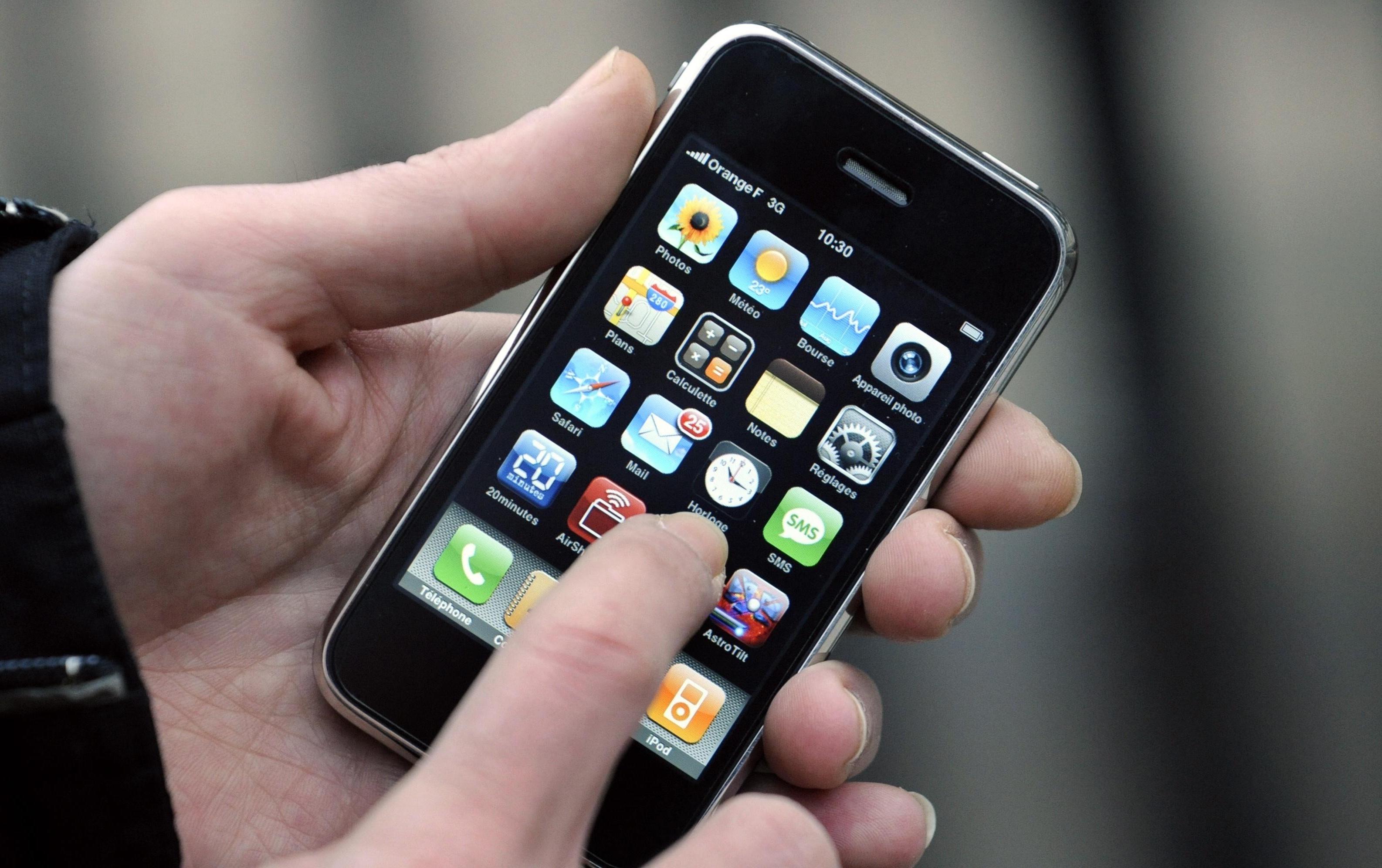 15 nam cua iPhone hinh anh