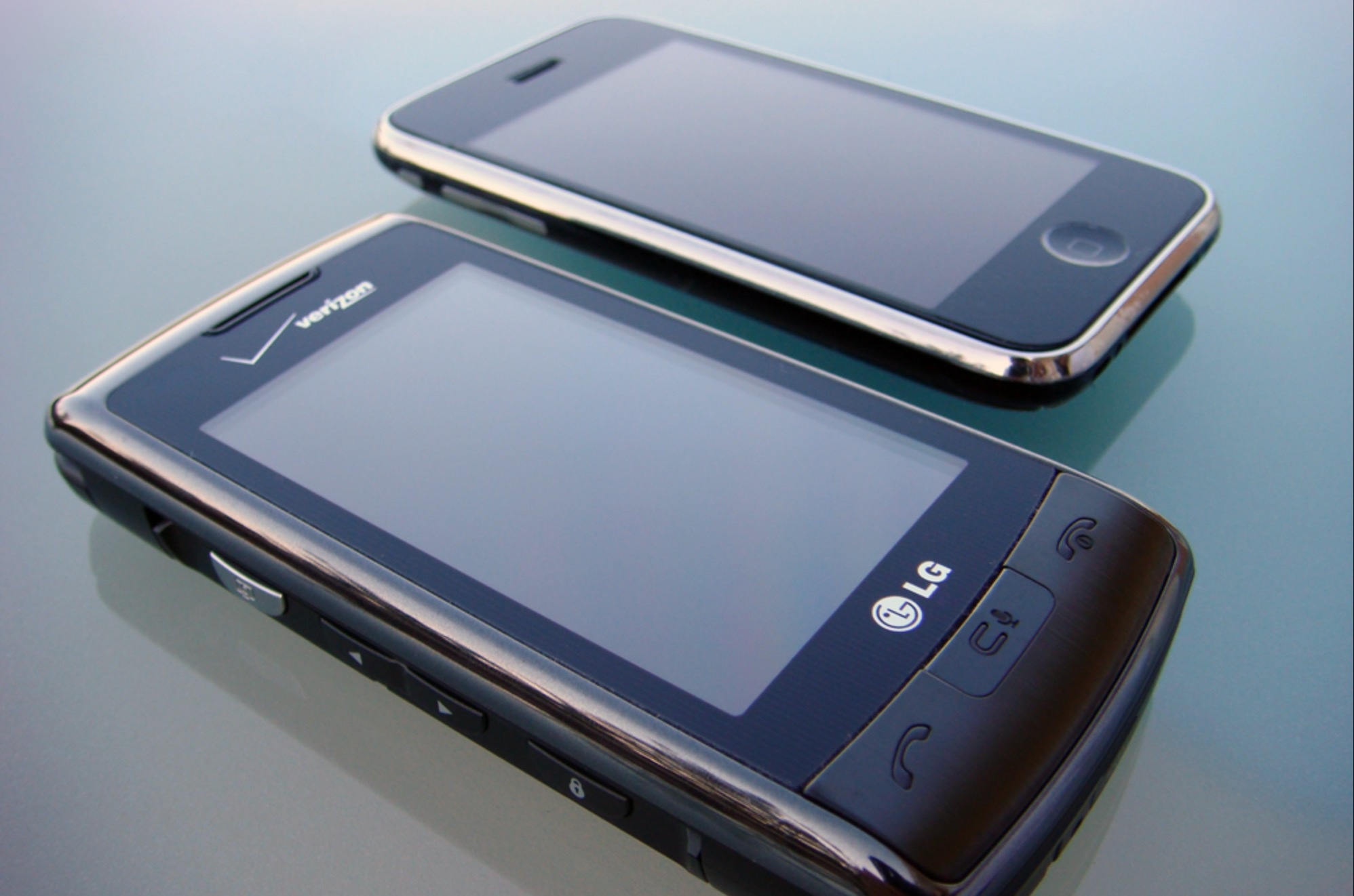 So phan nhung doi thu cua iPhone doi dau hinh anh