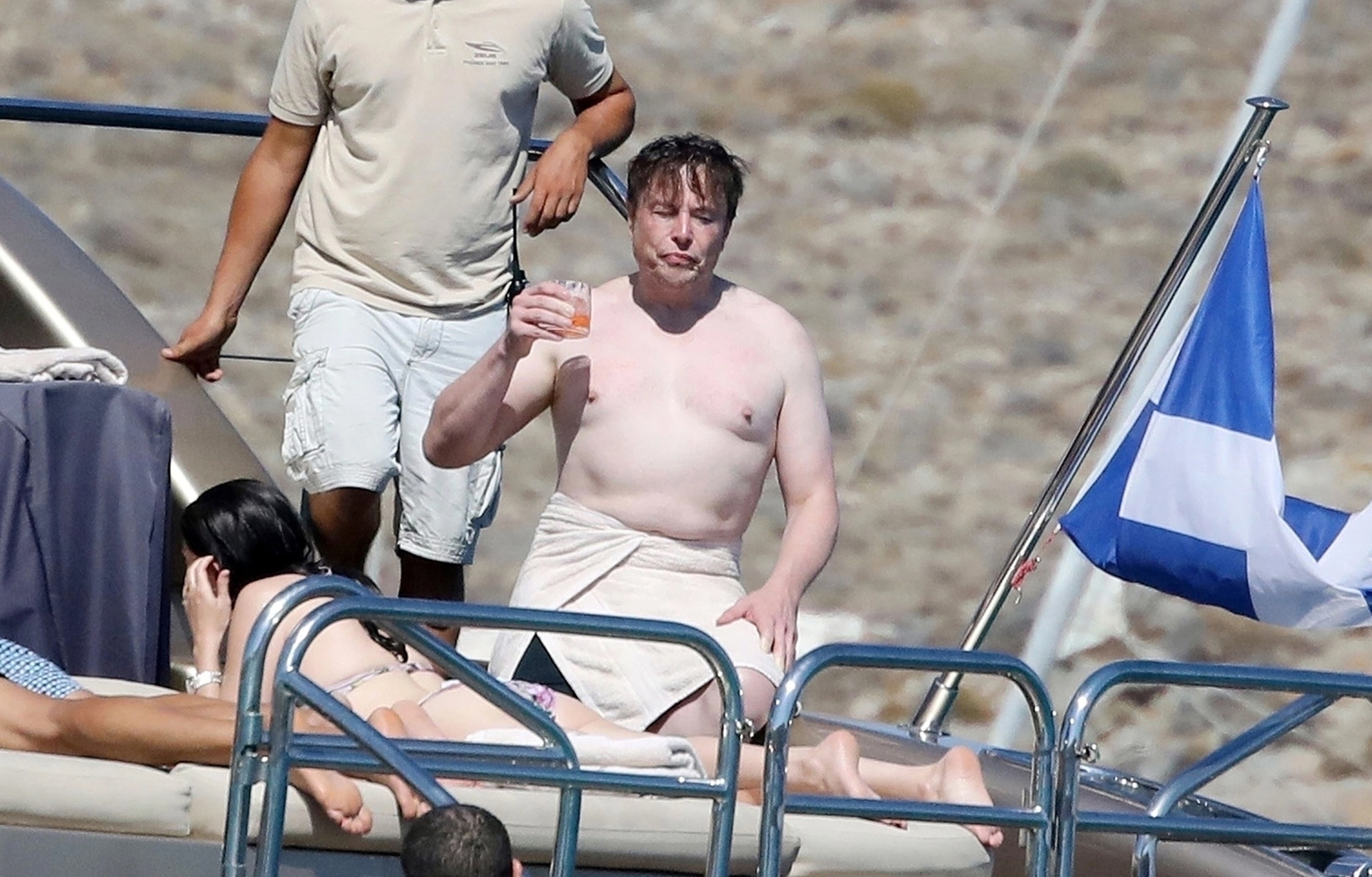 Elon Musk di du lich tai Hy Lap anh 4