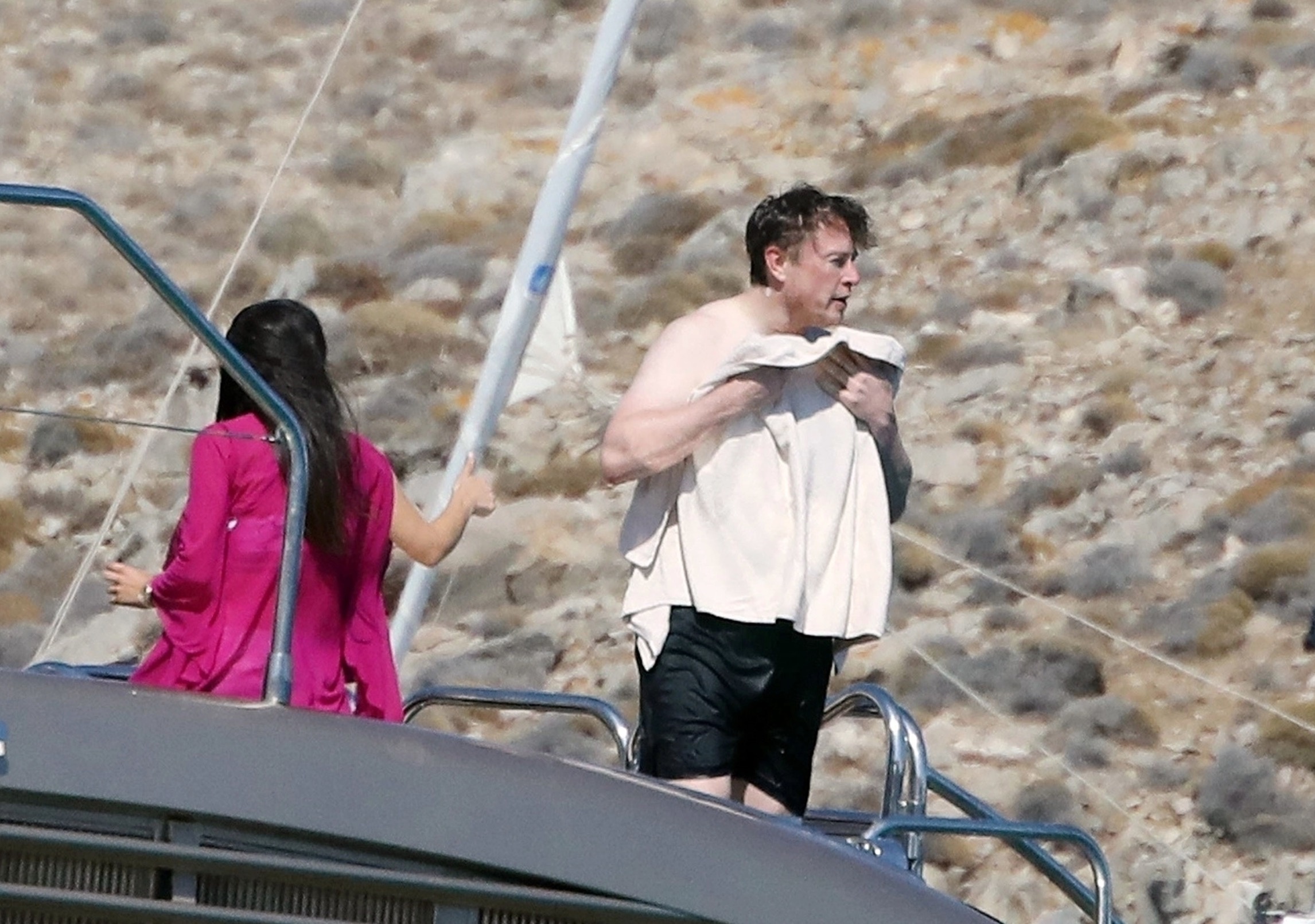 Elon Musk di du lich tai Hy Lap anh 7