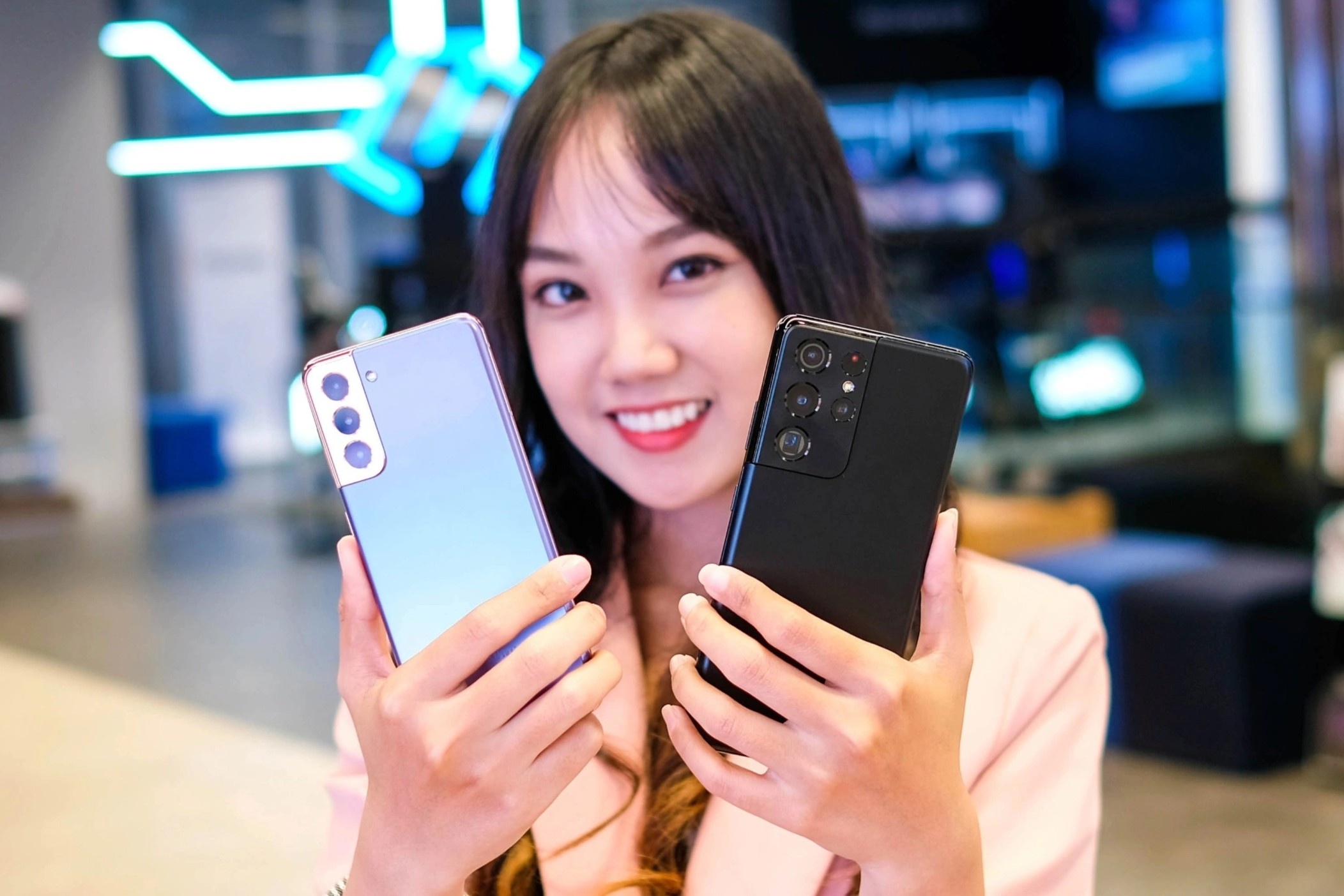 Viet Nam thu hon 56 ty USD tu xuat khau dien thoai, may tinh hinh anh