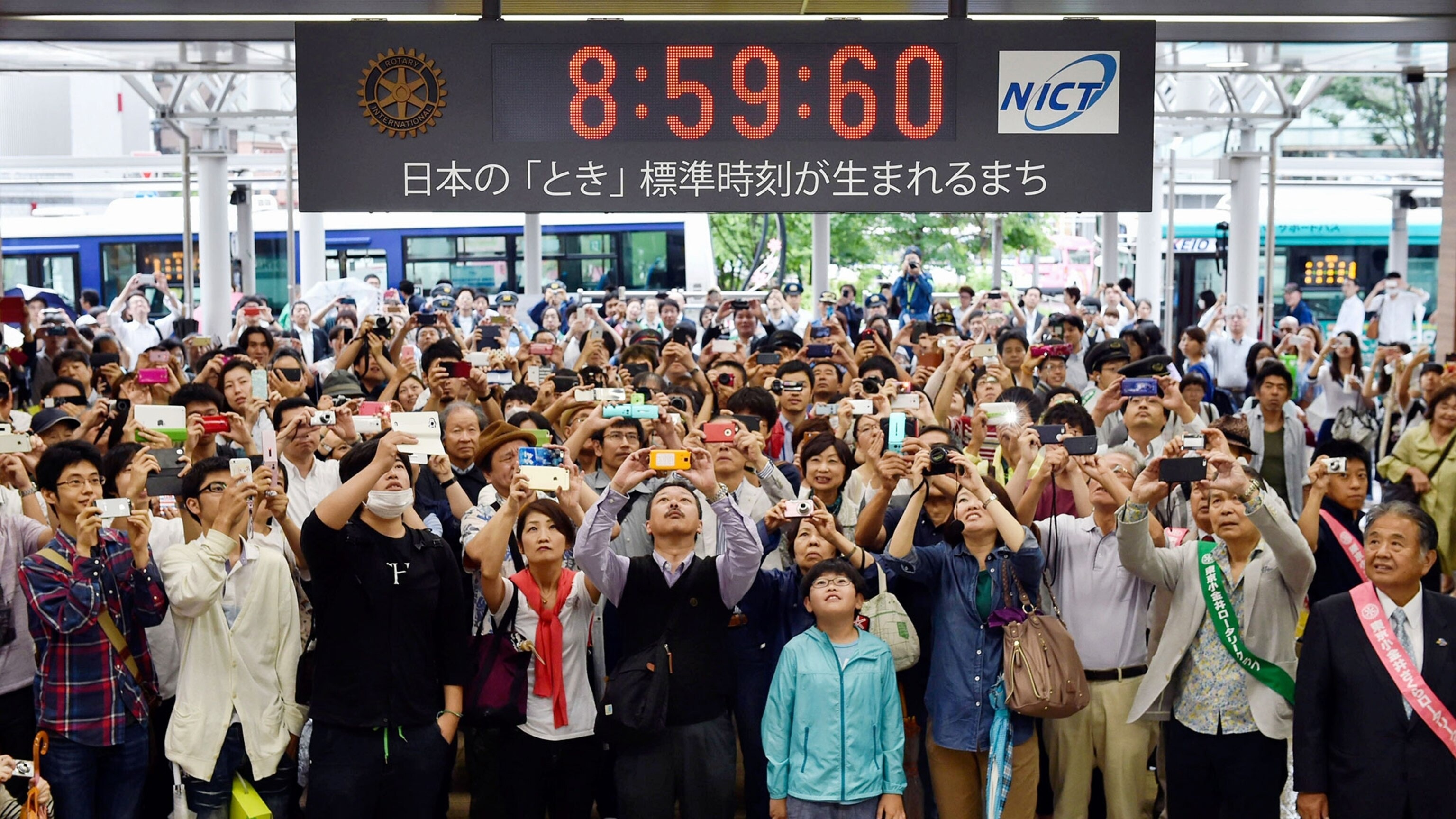 Loai bo giay nhuan vao gio UTC anh 1