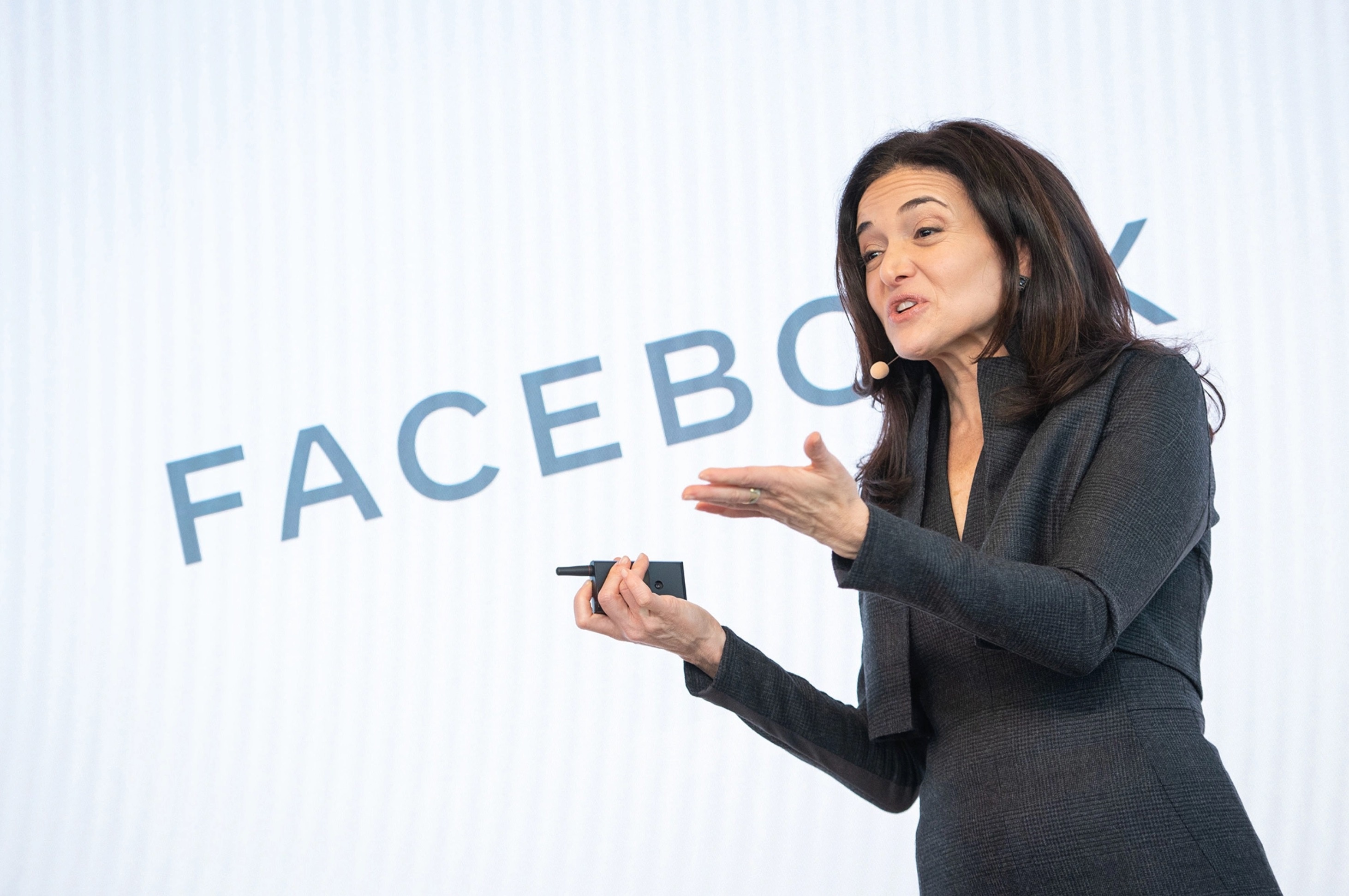 Ke hoach 'giai cuu' Facebook cua Mark Zuckerberg anh 3