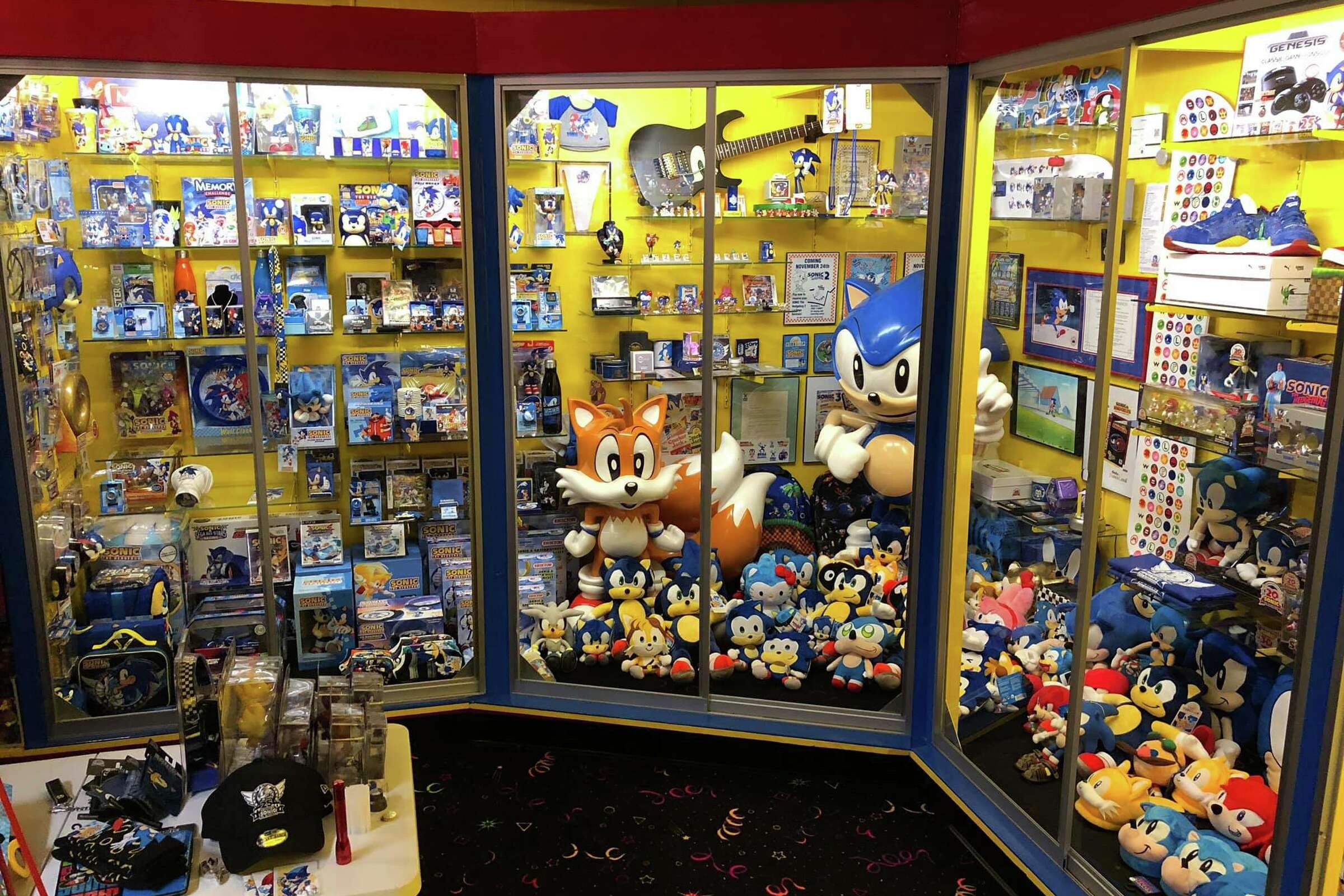 Lap ky luc Guiness vi so huu nhieu vat pham nhim Sonic anh 3