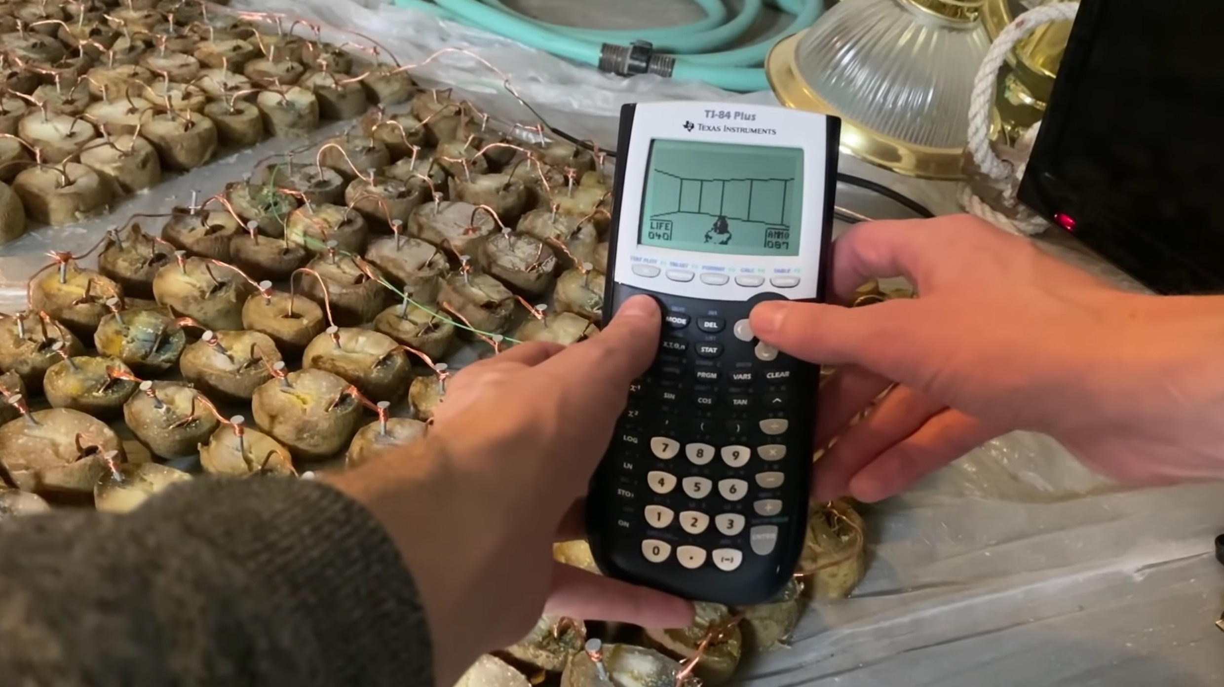 Tua game choi duoc tren may ATM, que thu thai hinh anh