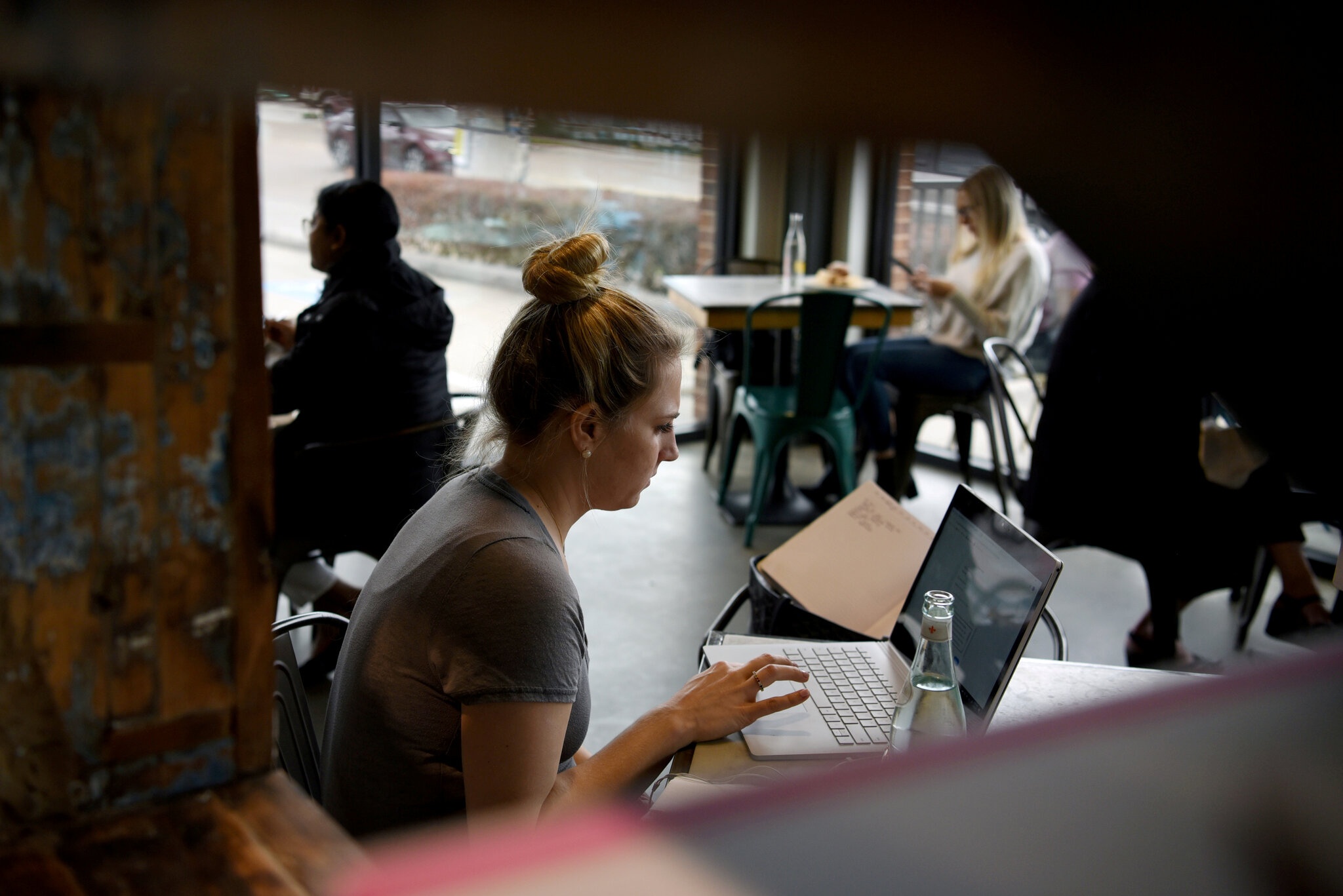 Nhung thoi quen khien smartphone de hong anh 5