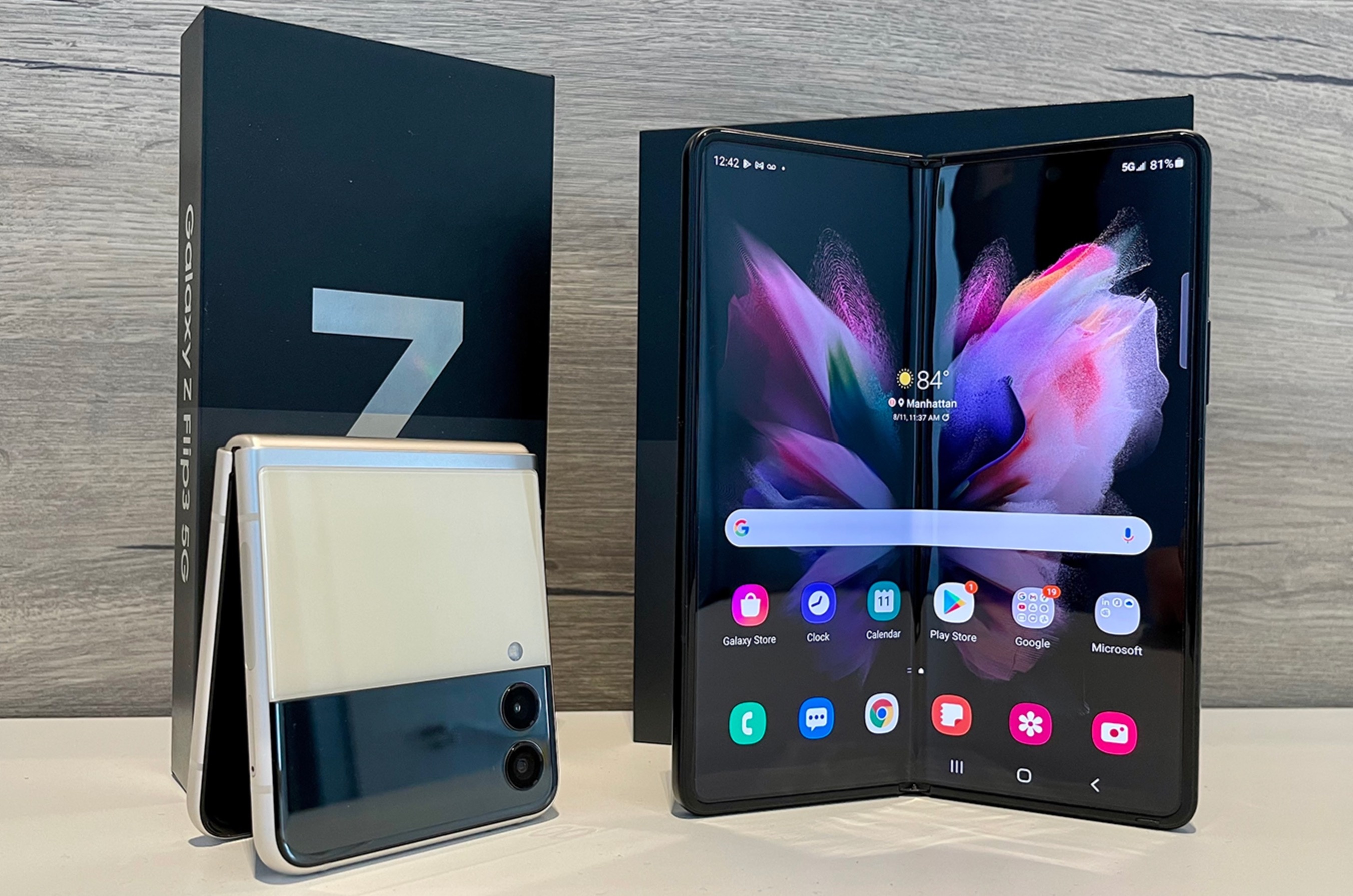 Samsung Galaxy Z can gi de canh tranh song phang voi iPhone hinh anh