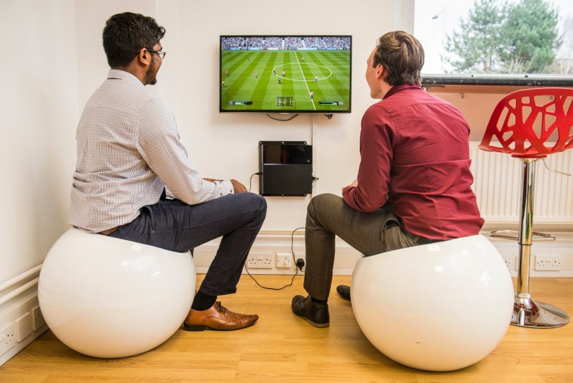 Nhung cach tan dung may choi game cu anh 1