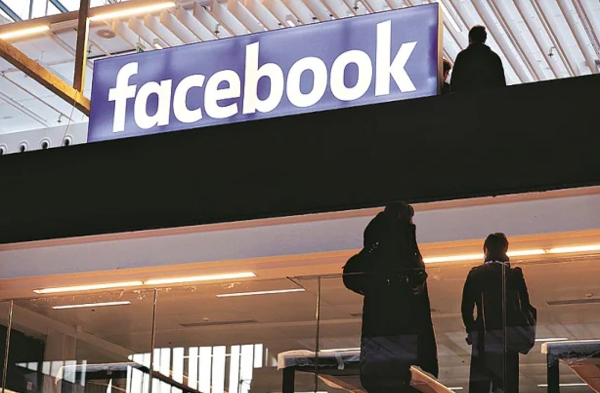 Nhan vien Facebook bi duoi viec do thuat toan chon ngau nhien hinh anh