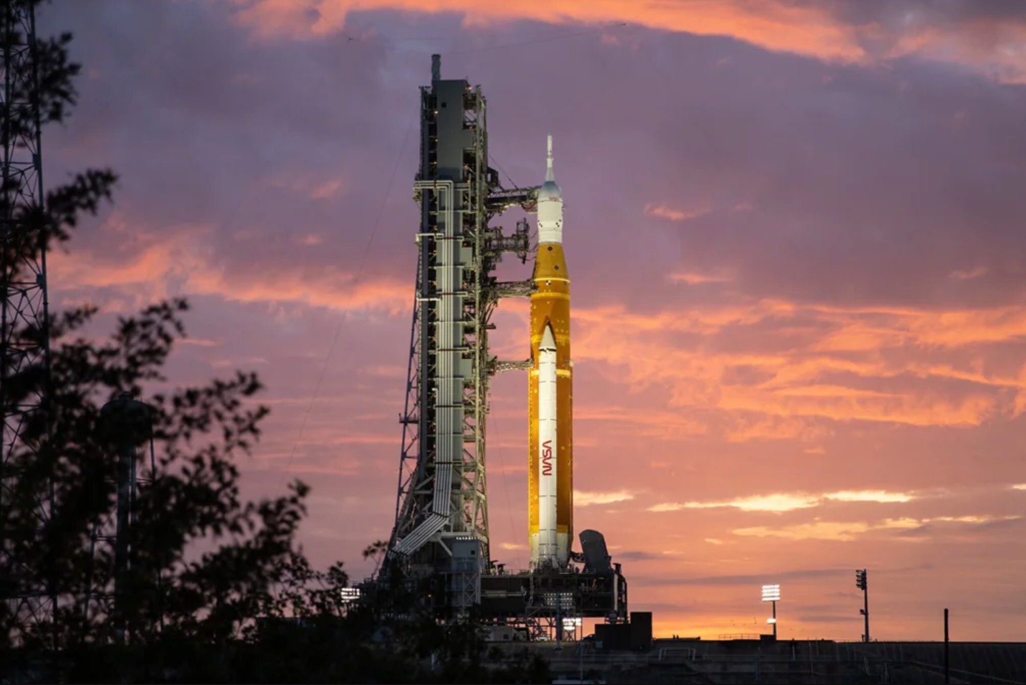 Bi hoan phut chot, su menh Artemis I van chua co ngay tro lai hinh anh