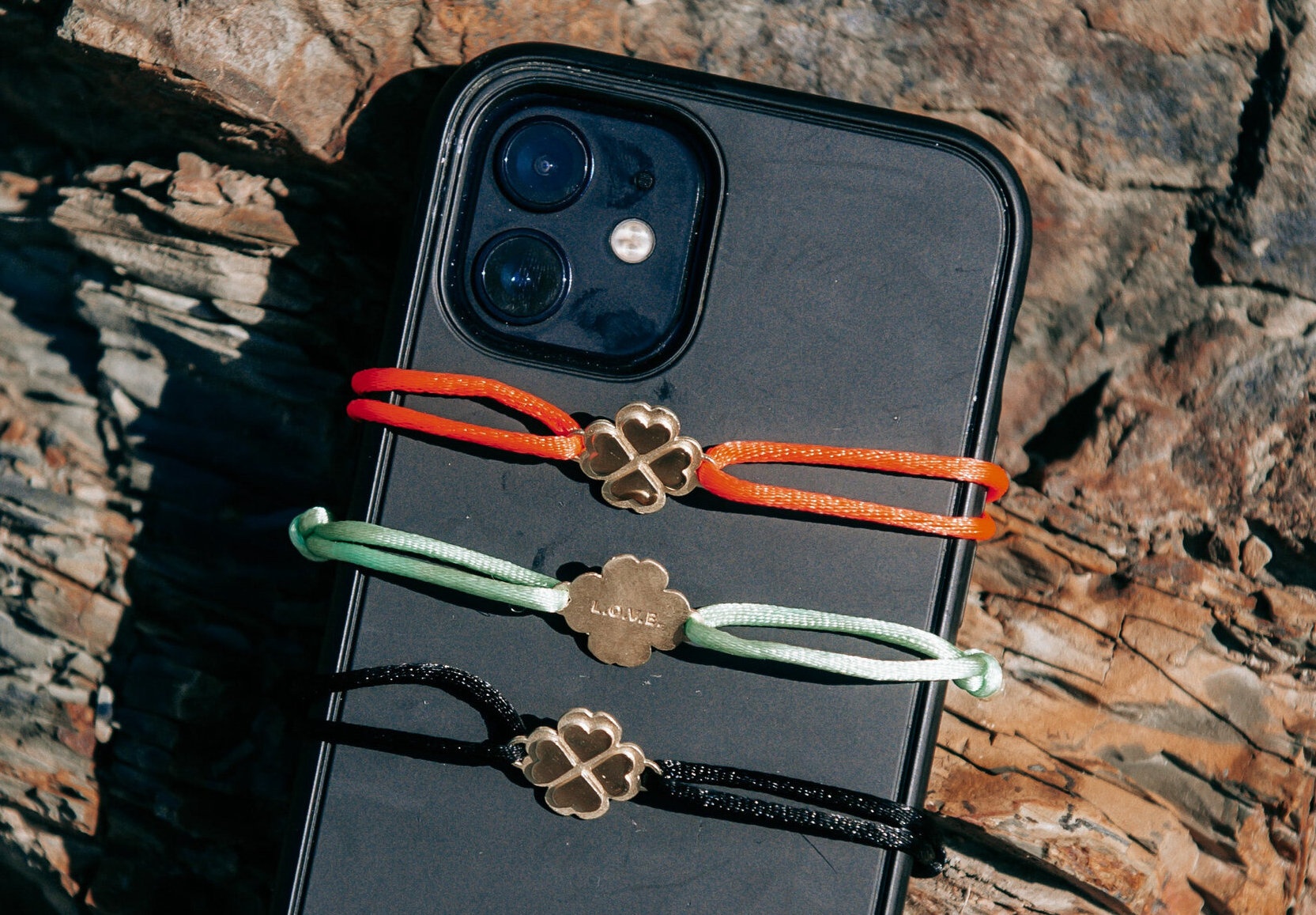 Mo vang tu iPhone cu hinh anh