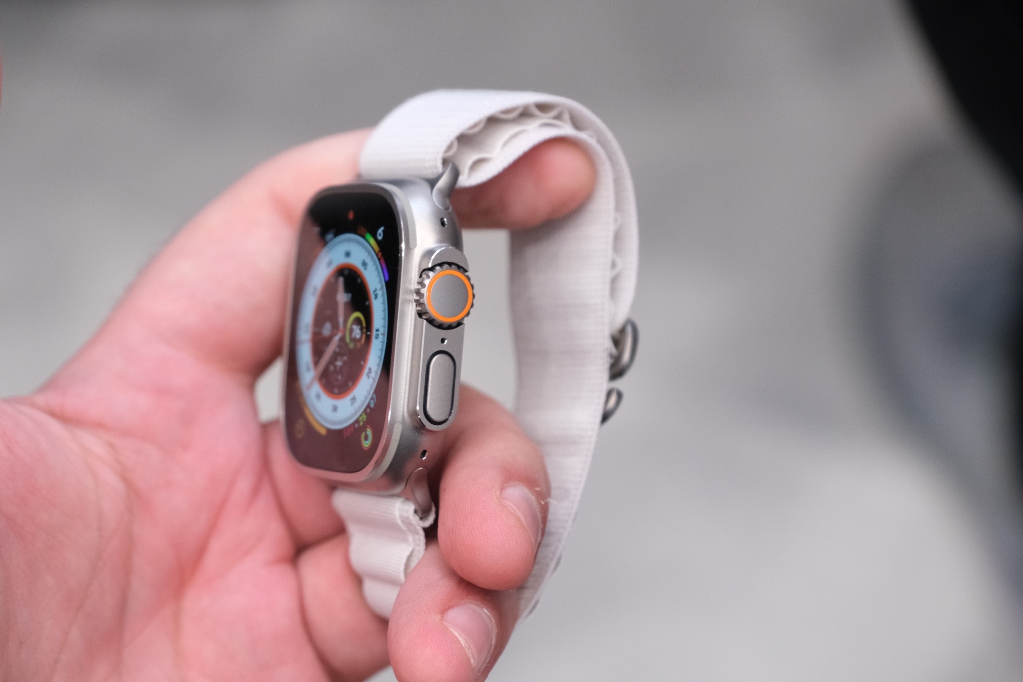 Tren tay Apple Watch Ultra anh 5