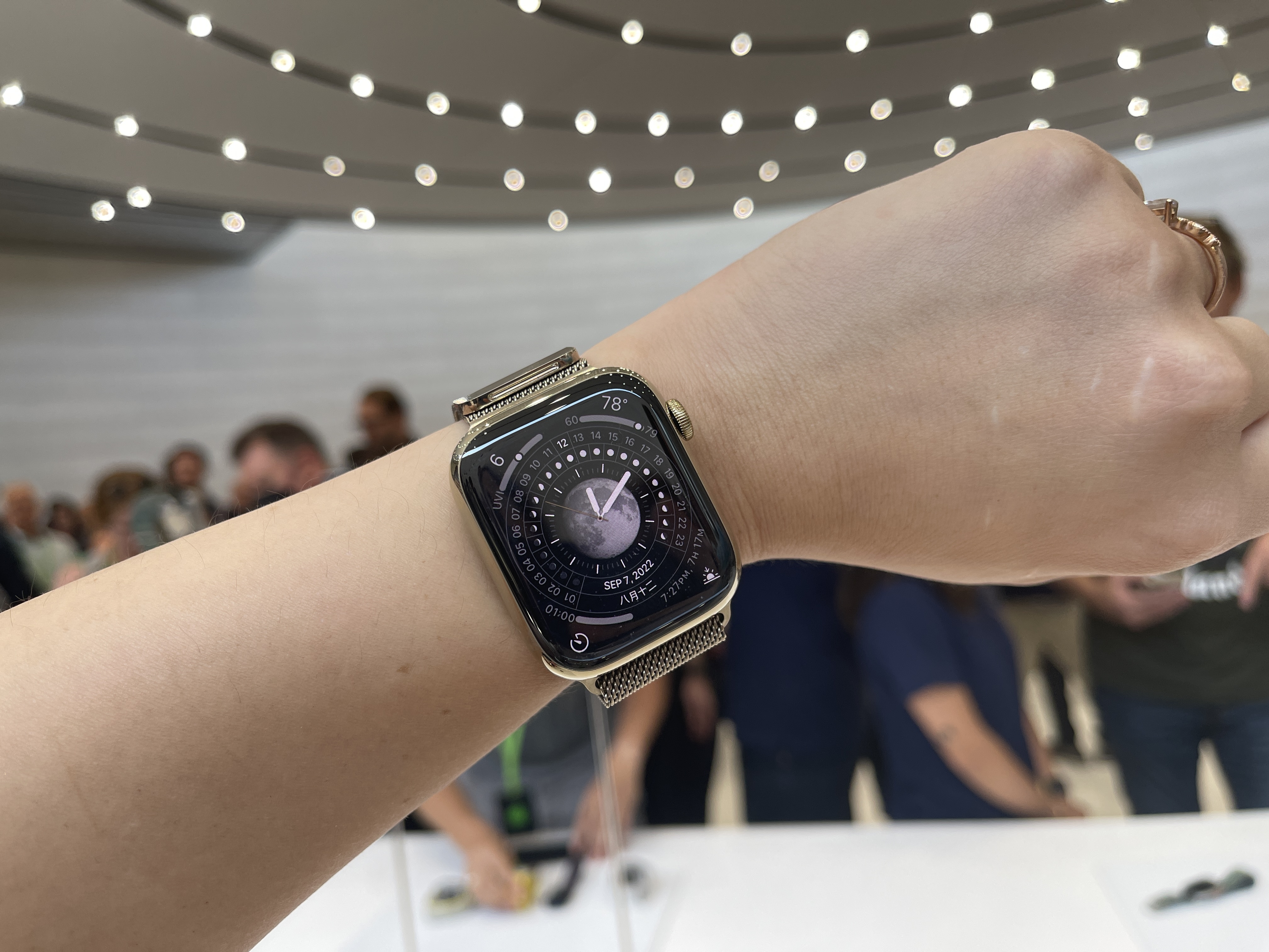 Tren tay Apple Watch Ultra anh 7