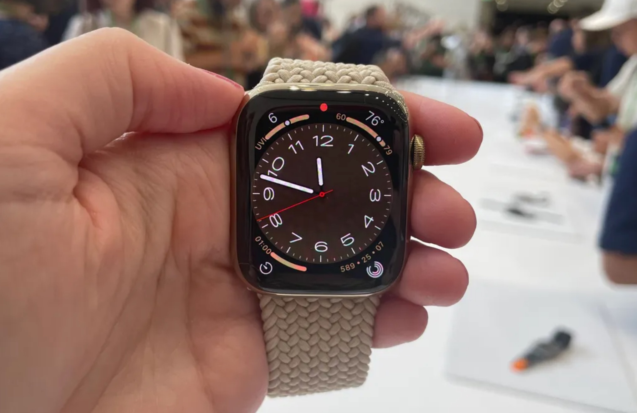 Tren tay Apple Watch Ultra anh 9