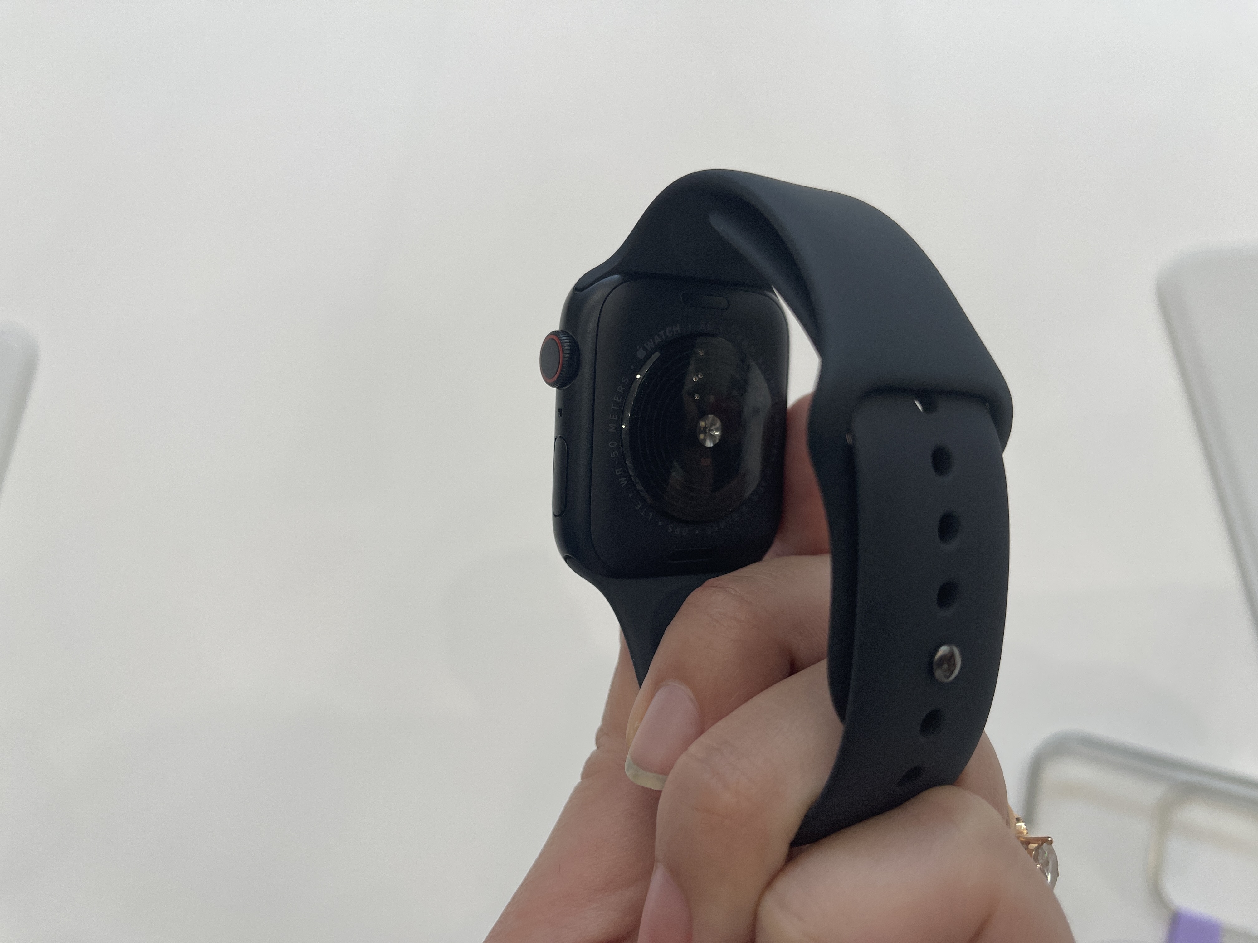 Tren tay Apple Watch Ultra anh 12