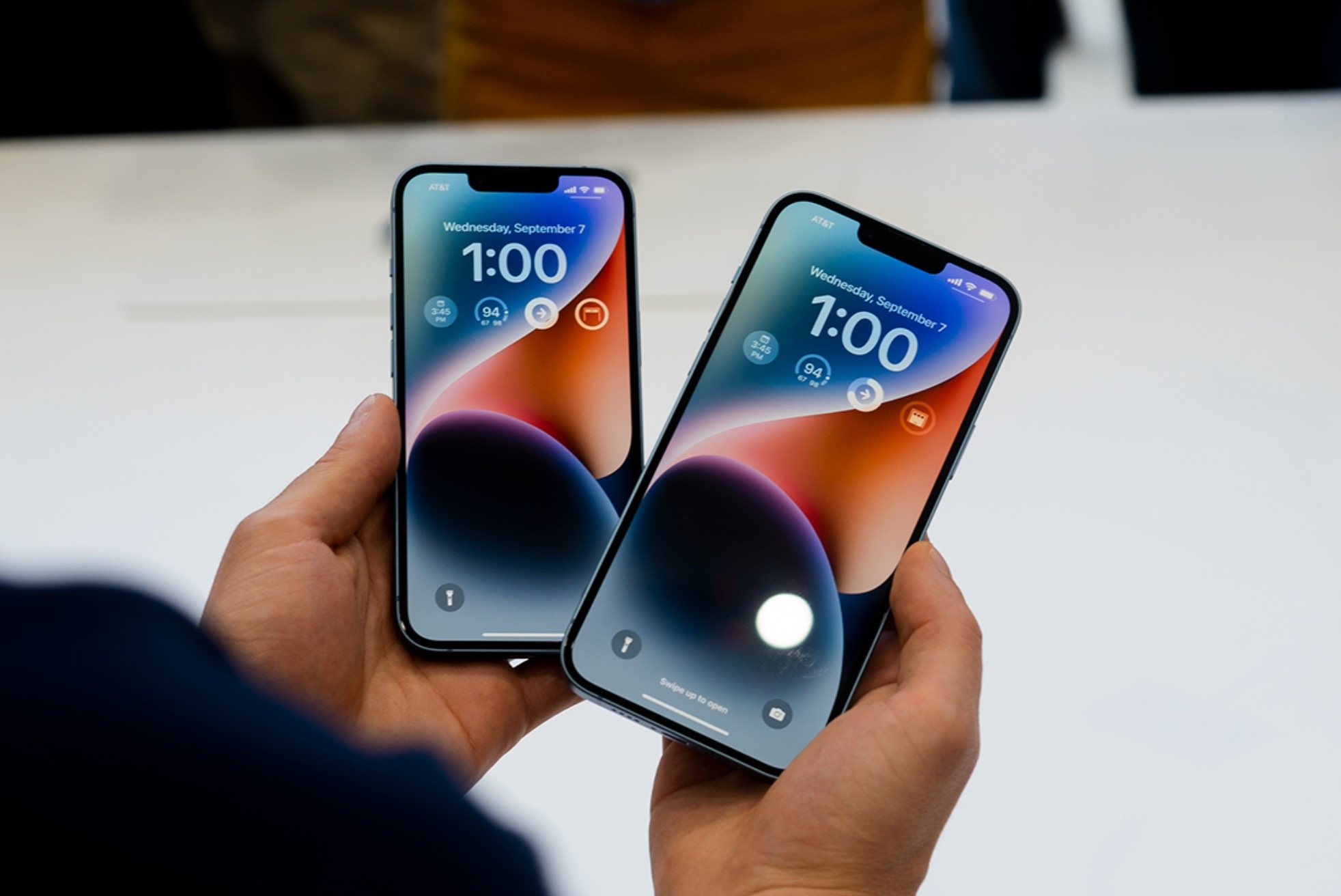 iPhone 14 Plus bi nguoi dung Trung Quoc ngo lo hinh anh