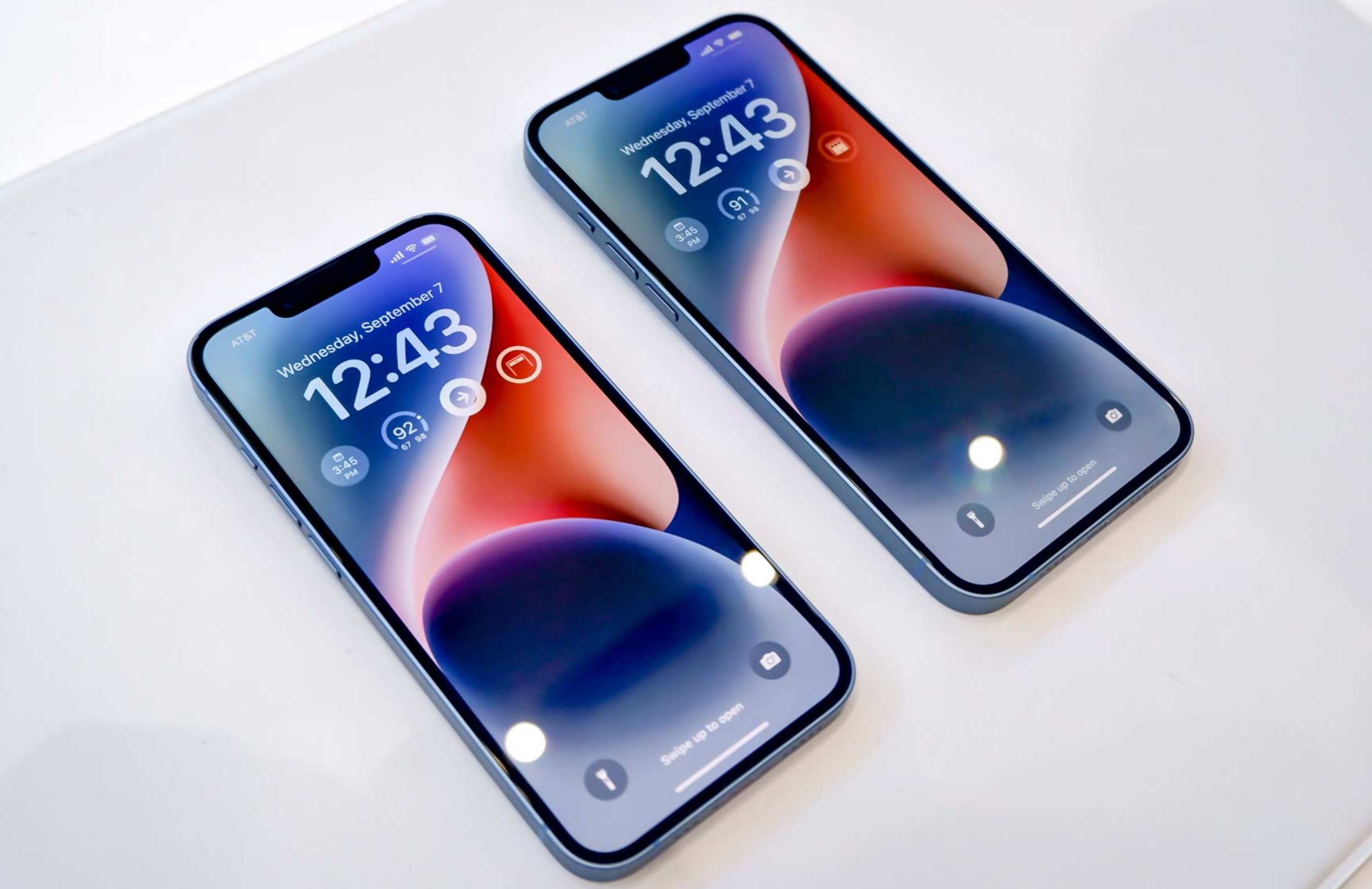 That bai bat ngo voi dong iPhone 14 Plus hinh anh