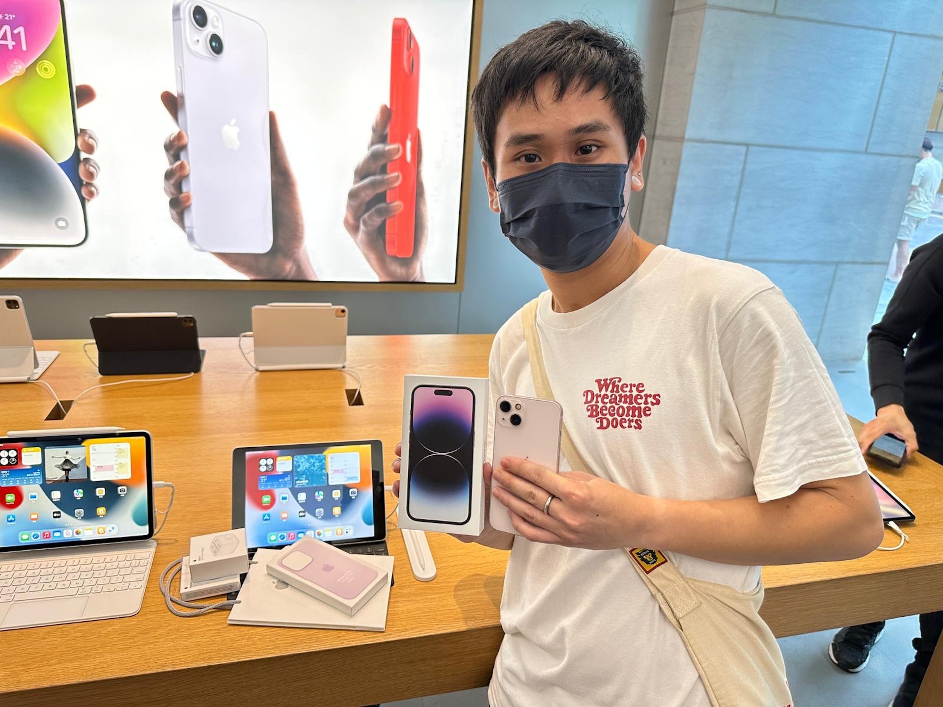 Mo ban iPhone 14 anh 3