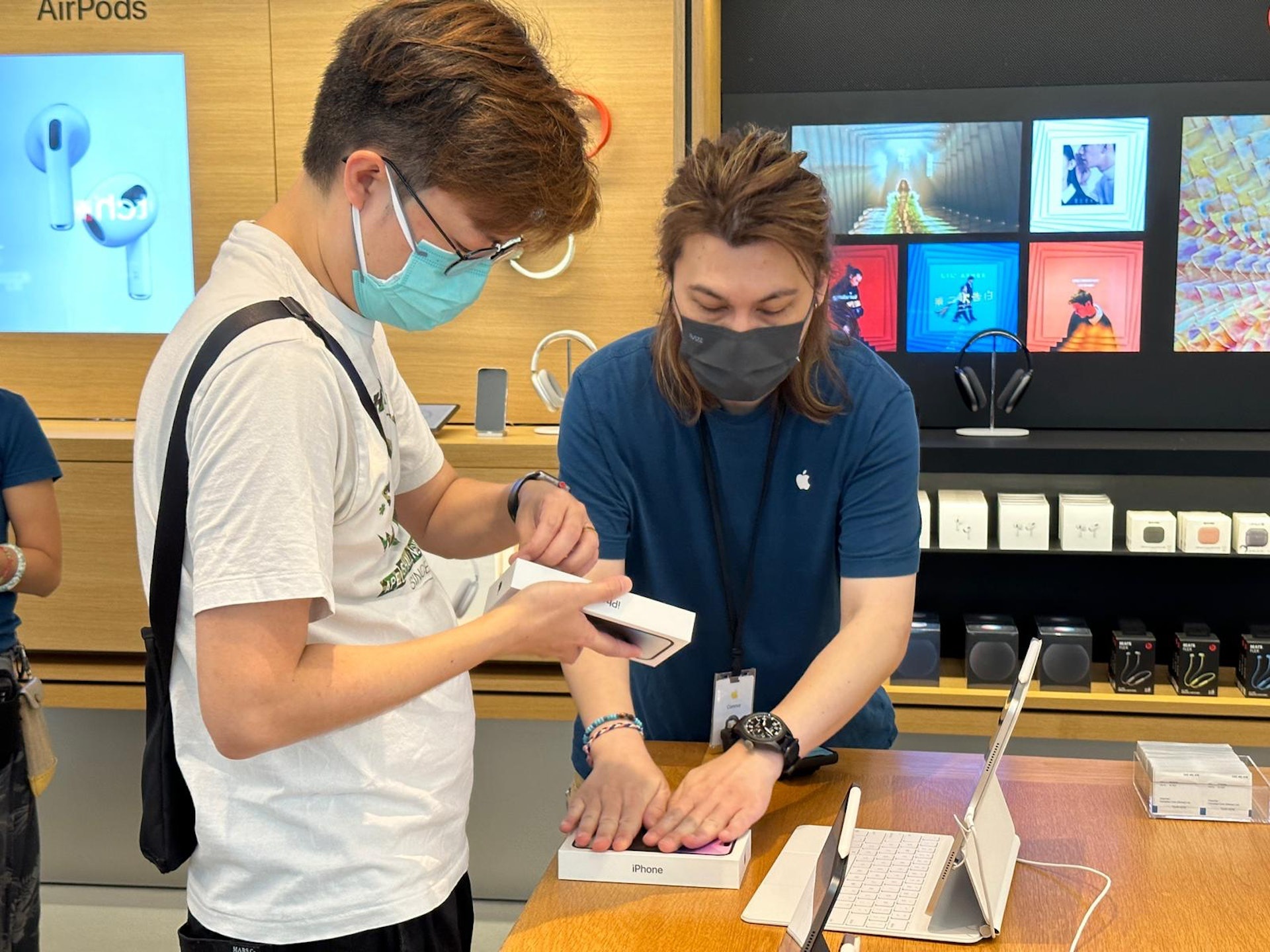 Mo ban iPhone 14 anh 7