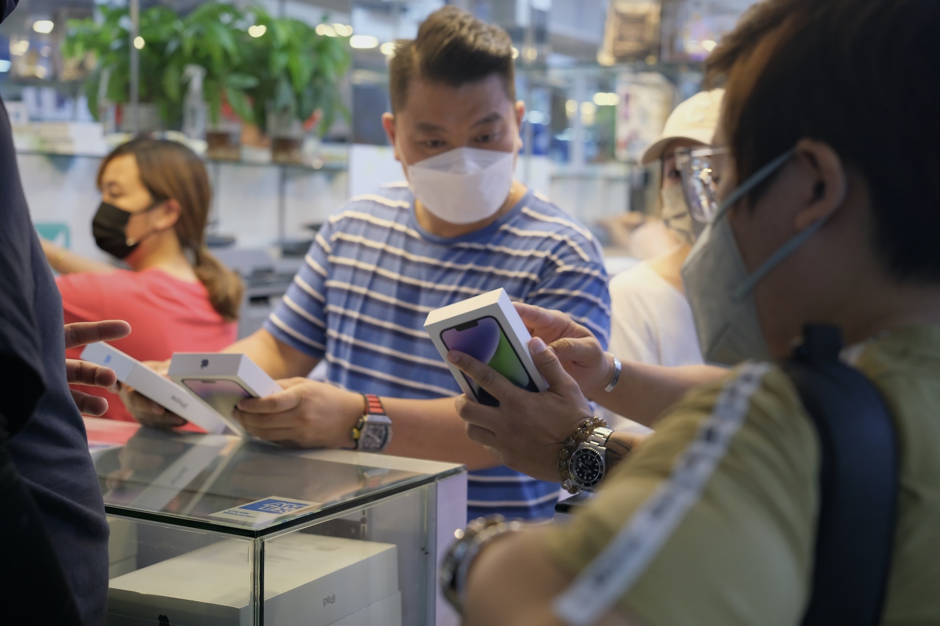 Mo ban iPhone 14 anh 10