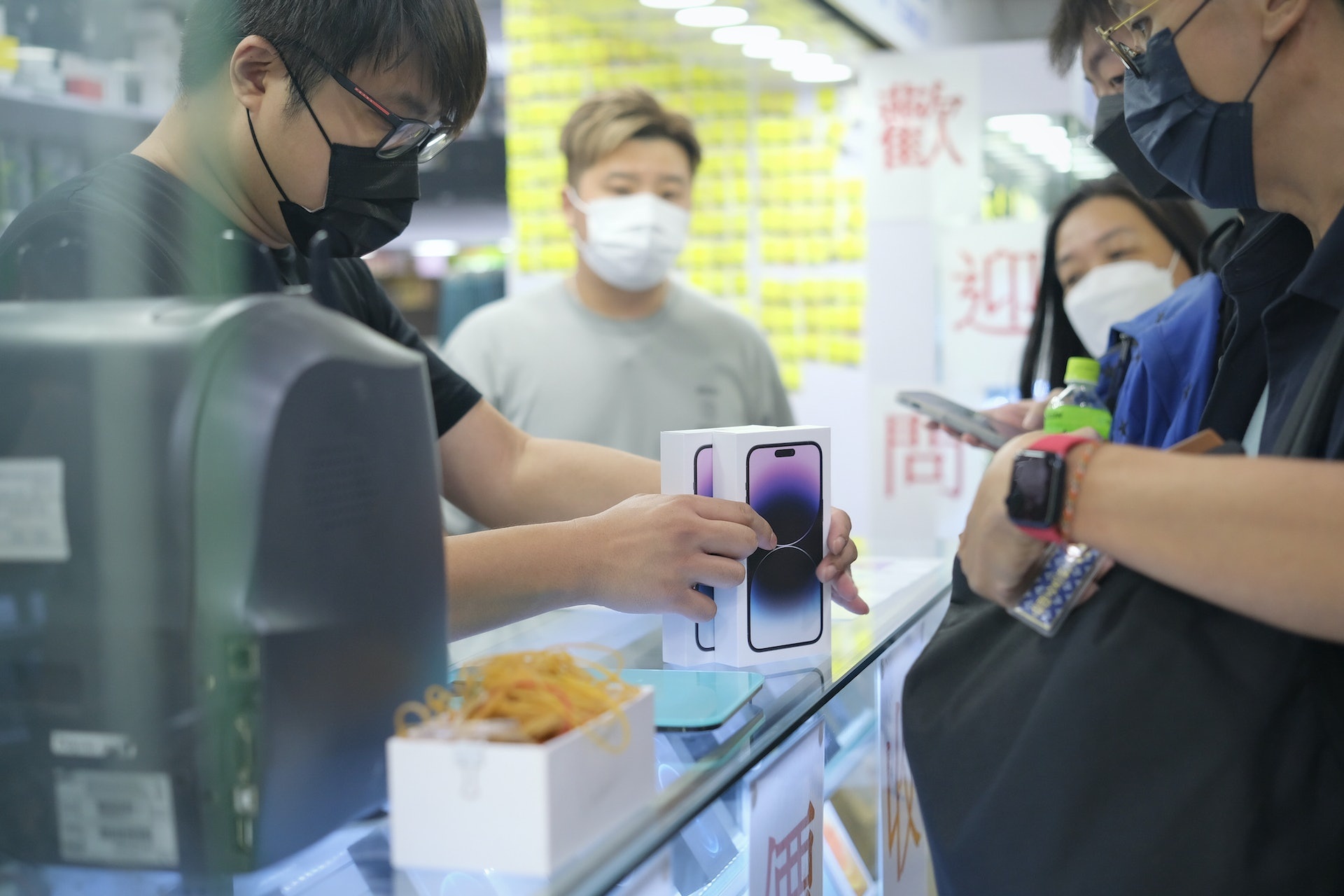 Mo ban iPhone 14 anh 13