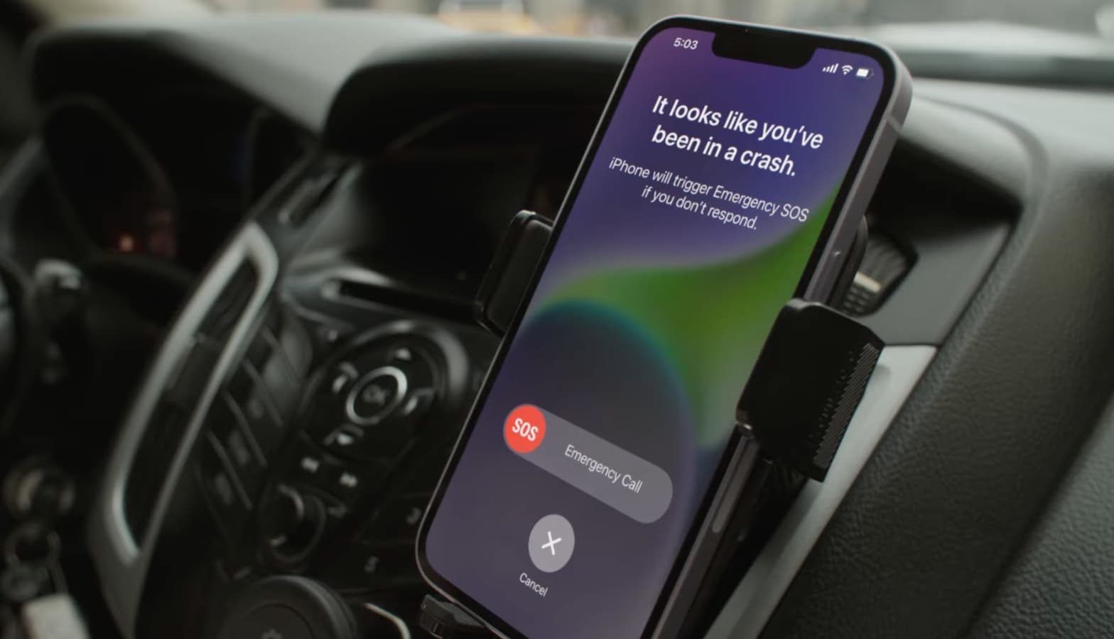 Gia dinh hoang loan vi chiec iPhone 14 bi roi hinh anh