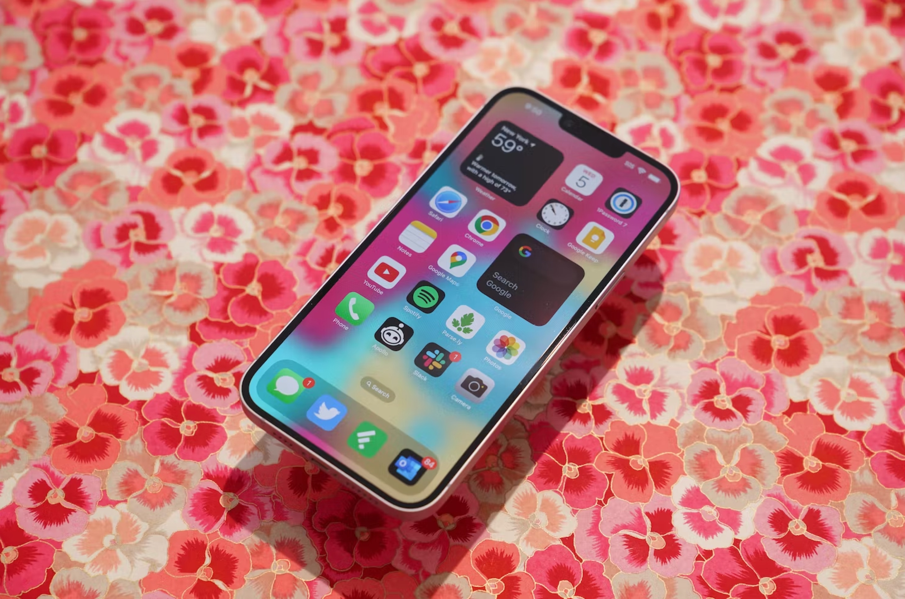 Dat iPhone 13 nhung duoc giao nham iPhone 14 hinh anh