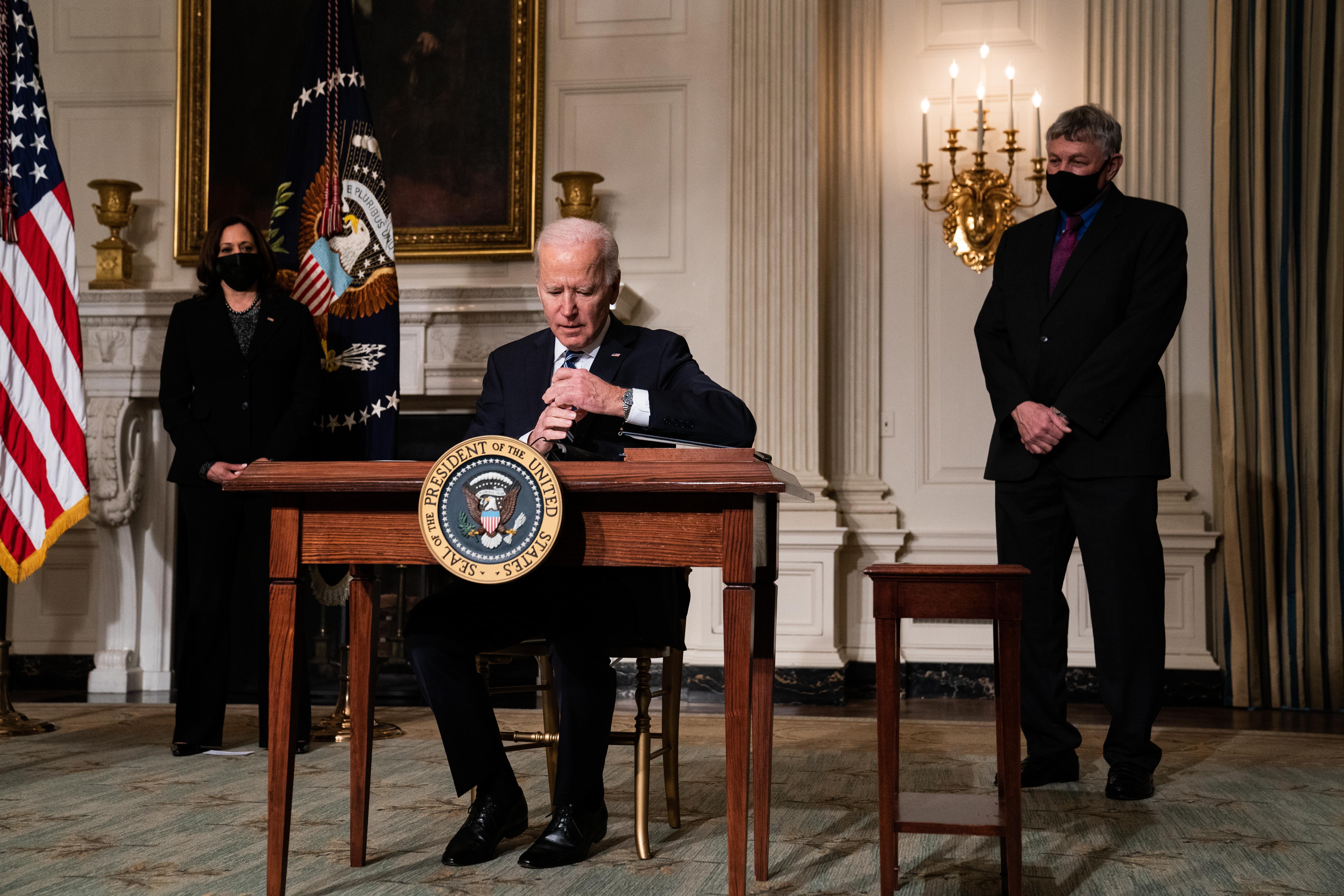 Elon Musk che Joe Biden anh 1