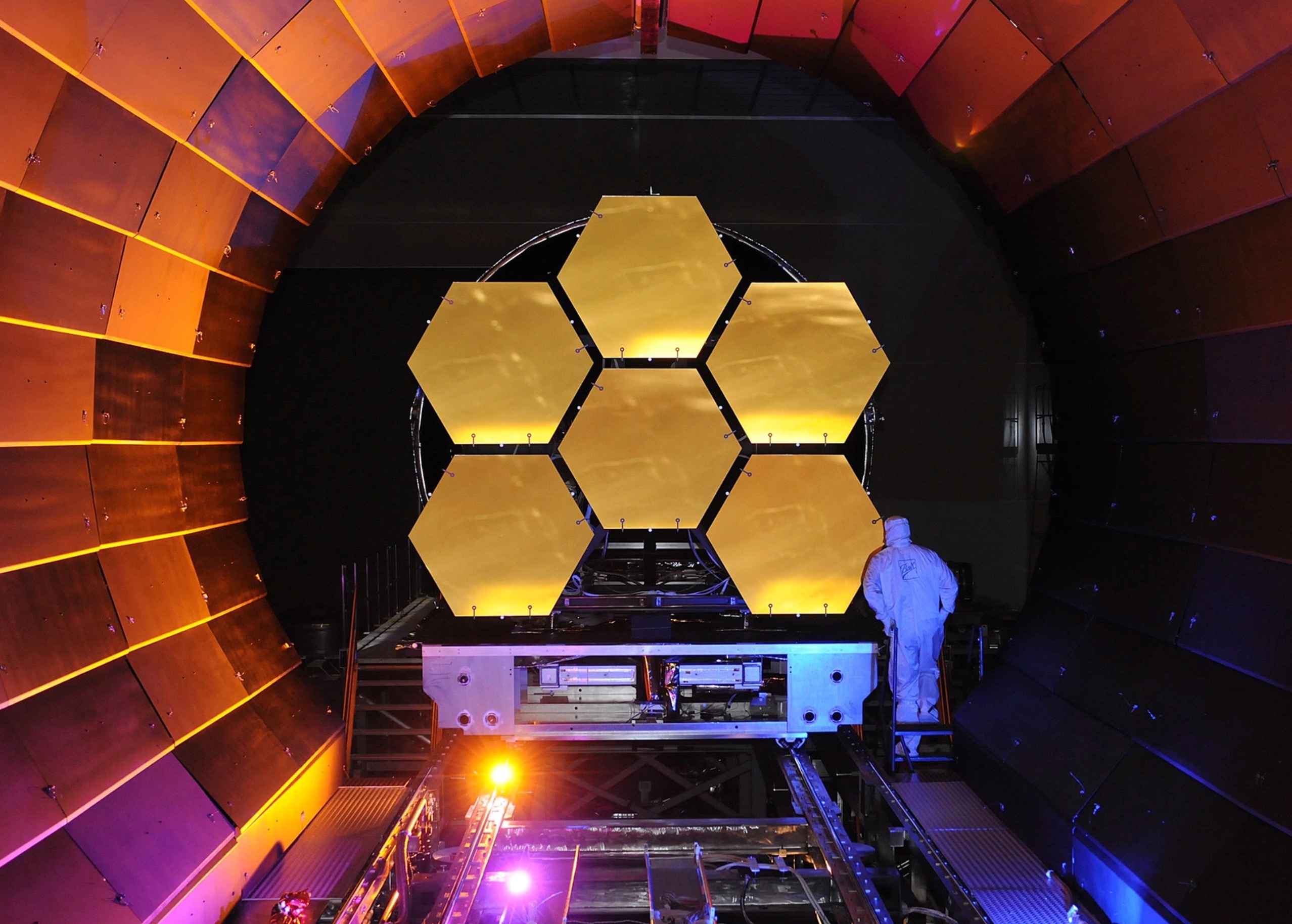 Kinh vien vong James Webb anh 1