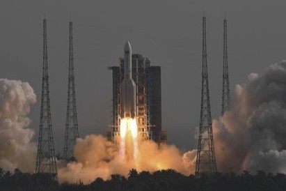 Tau vu tru Trung Quoc phong vat the la vao khong gian hinh anh