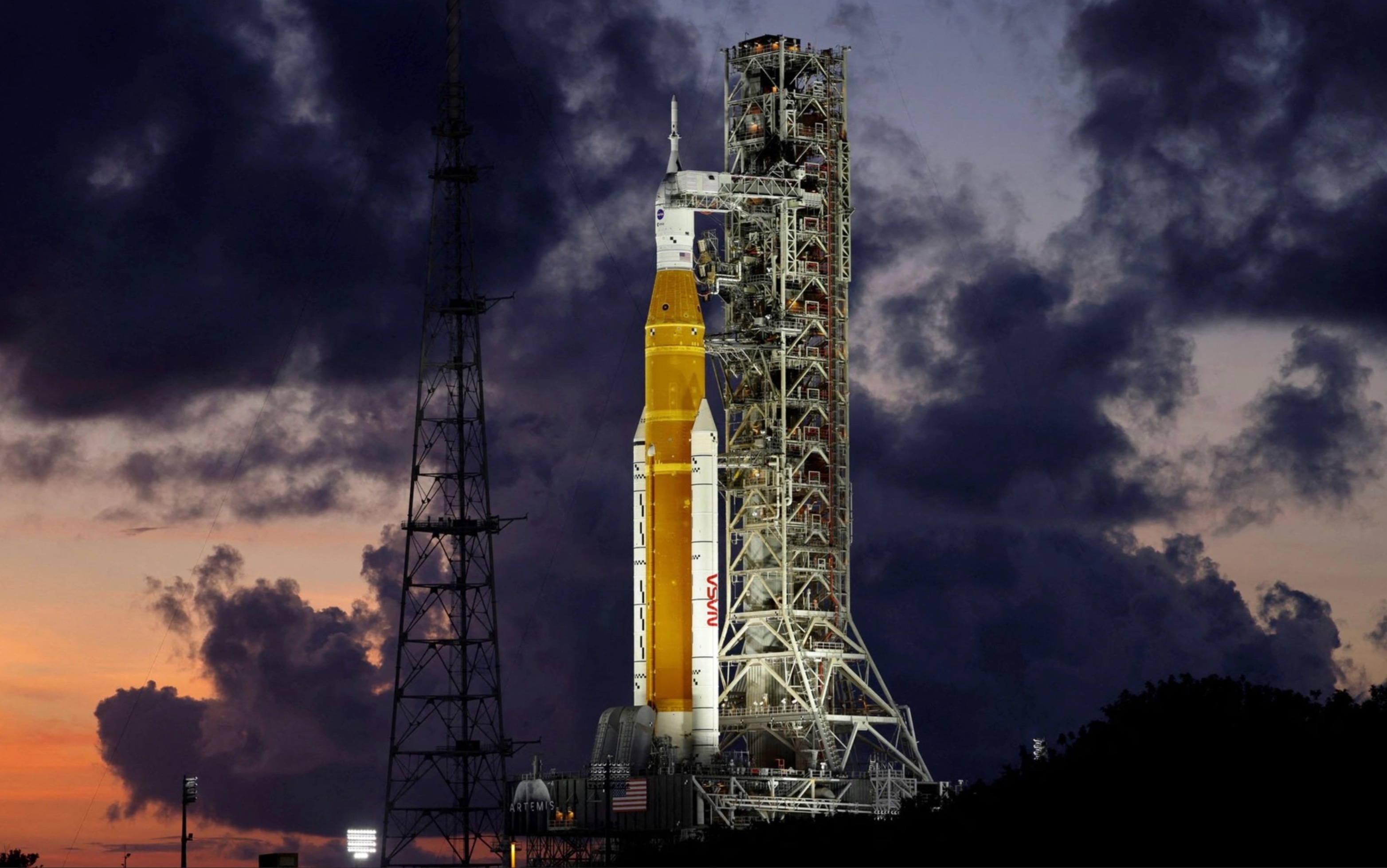 Ten lua SLS cho Artemis anh 1