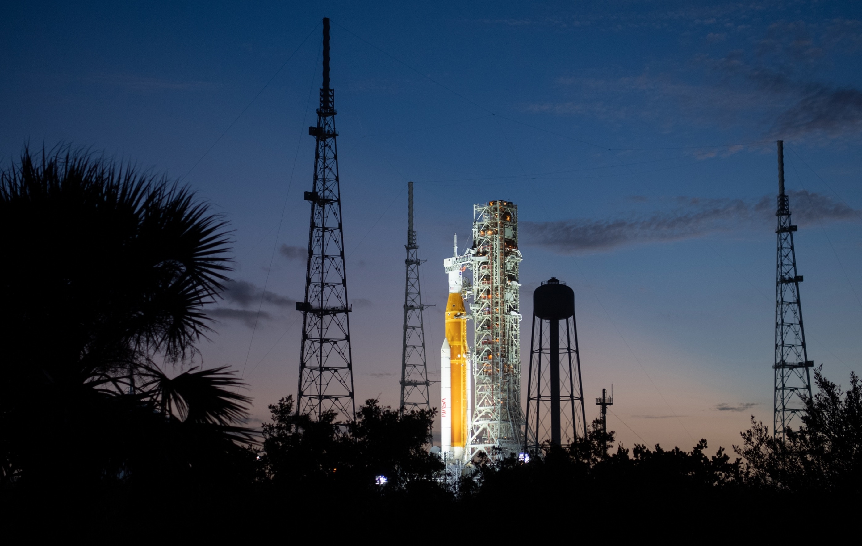 NASA lai hoan phong ten lua cua su menh Mat Trang hinh anh