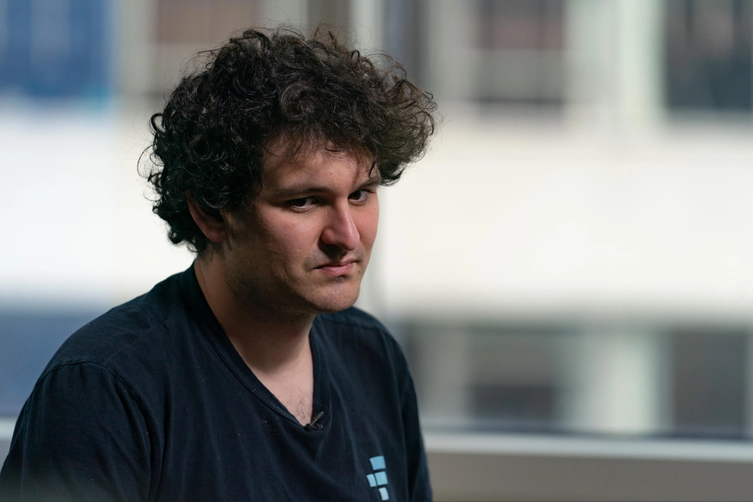 Apple muon lam phim ve nguoi gay ra tham hoa FTX hinh anh