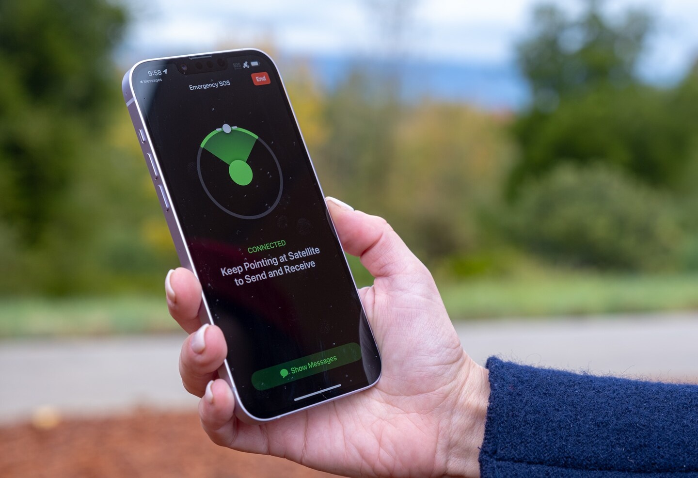 Tinh nang khan cap cua iPhone 14 phat huy tac dung hinh anh