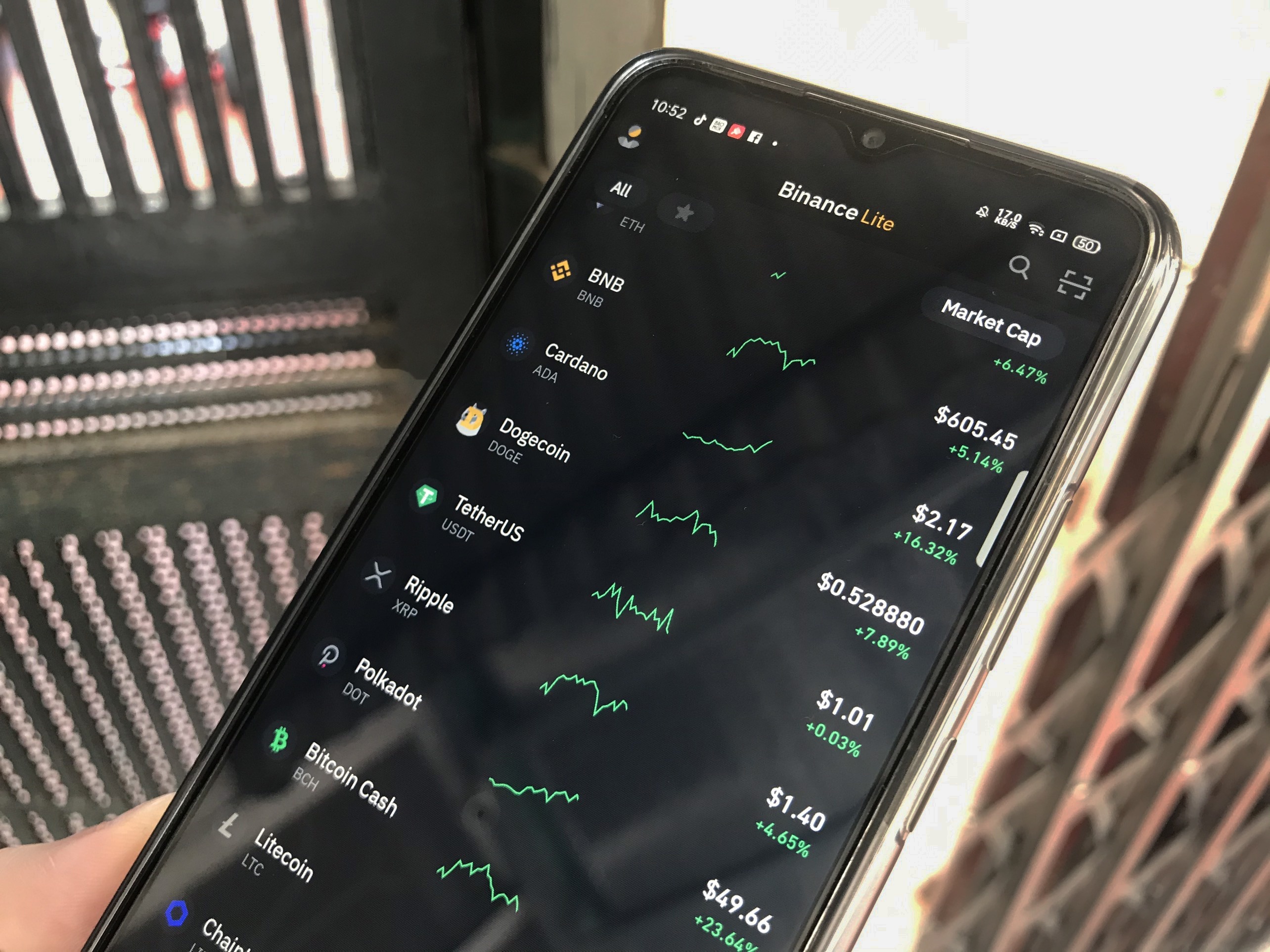 Viet Nam co 6,8 trieu nguoi tham gia thi truong tien ma hoa hinh anh