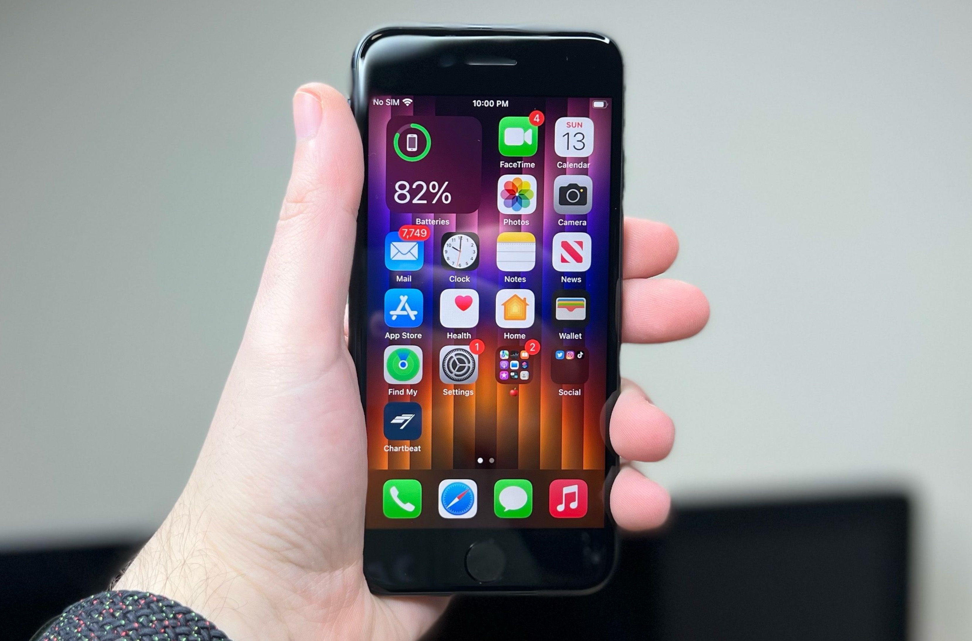 Tin buon cho nguoi cho iPhone gia re hinh anh