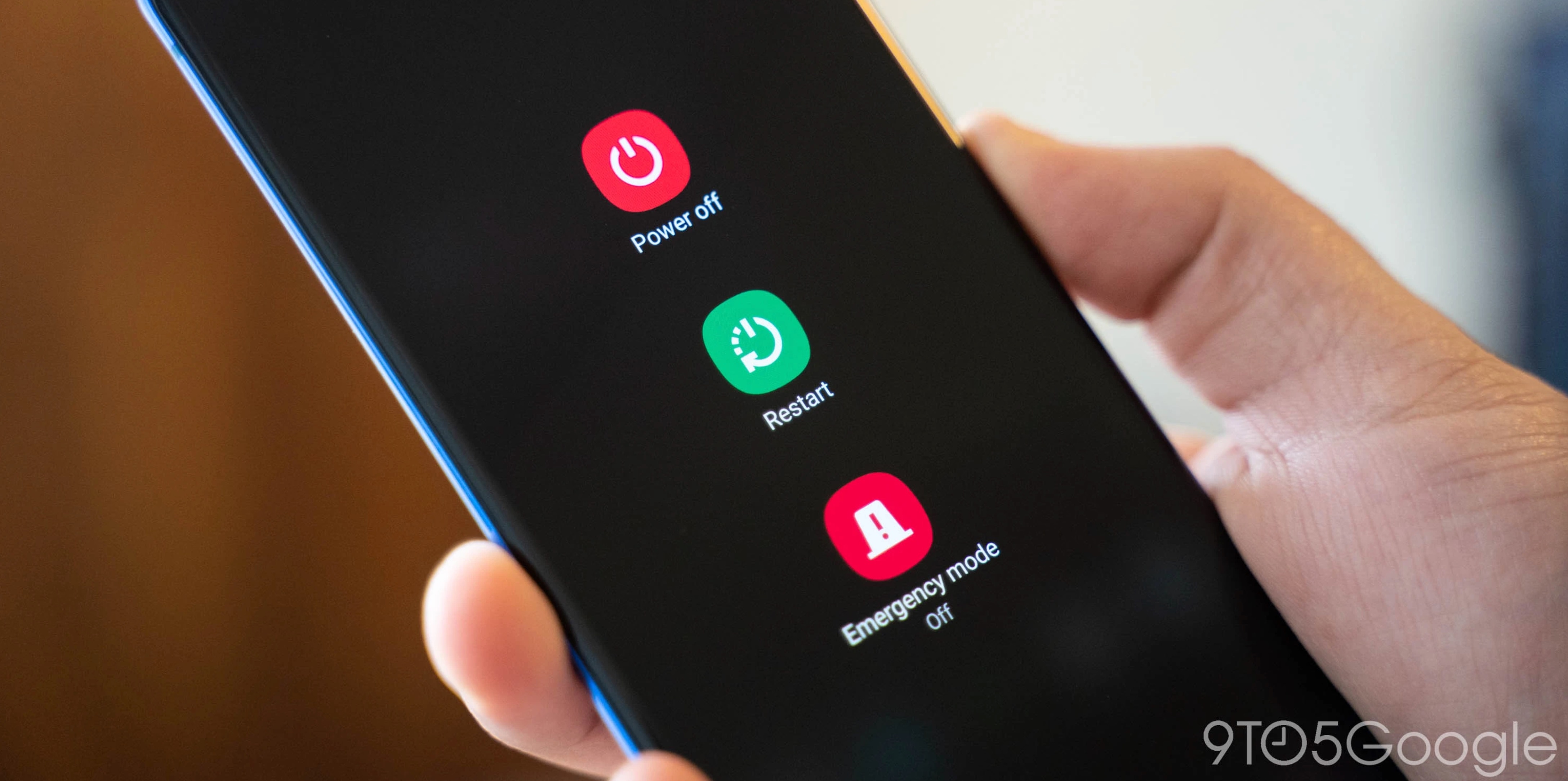 Nut nguon tren smartphone anh 1