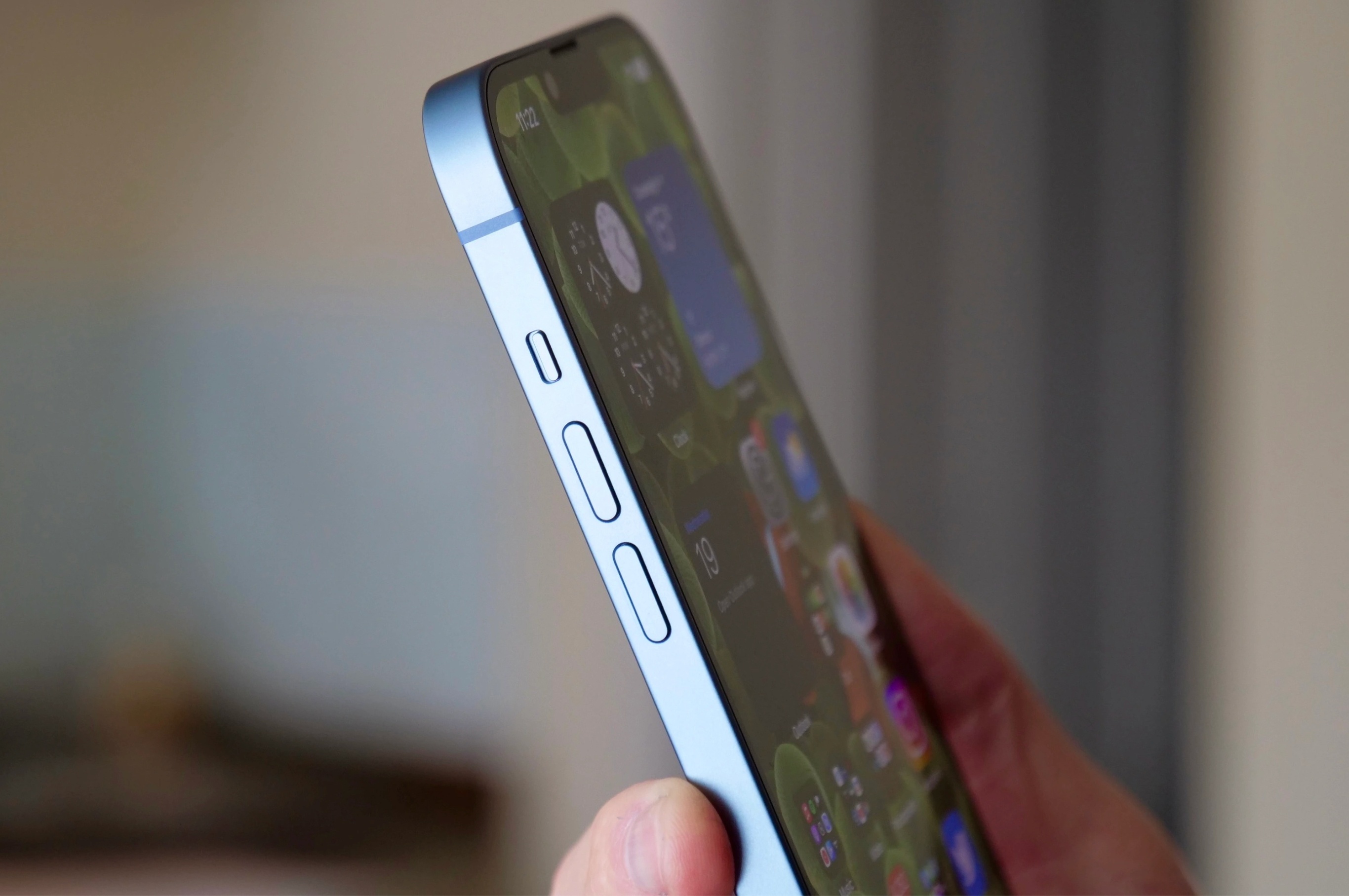 Doanh so iPhone 14 Plus anh 2